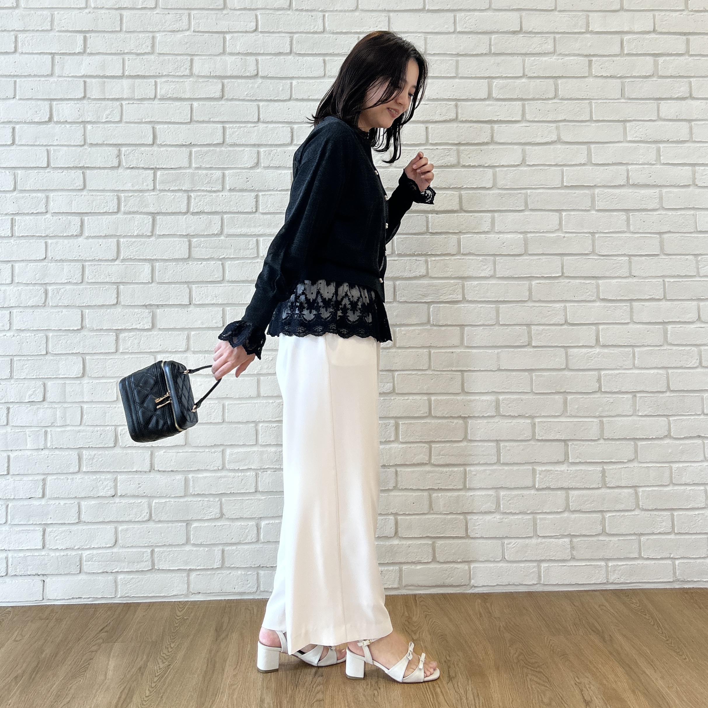 shinoさんの「Couture brooch｜【上品な透け感】ダブルパール調釦 愛されシアーカーディガン」を使ったコーディネート