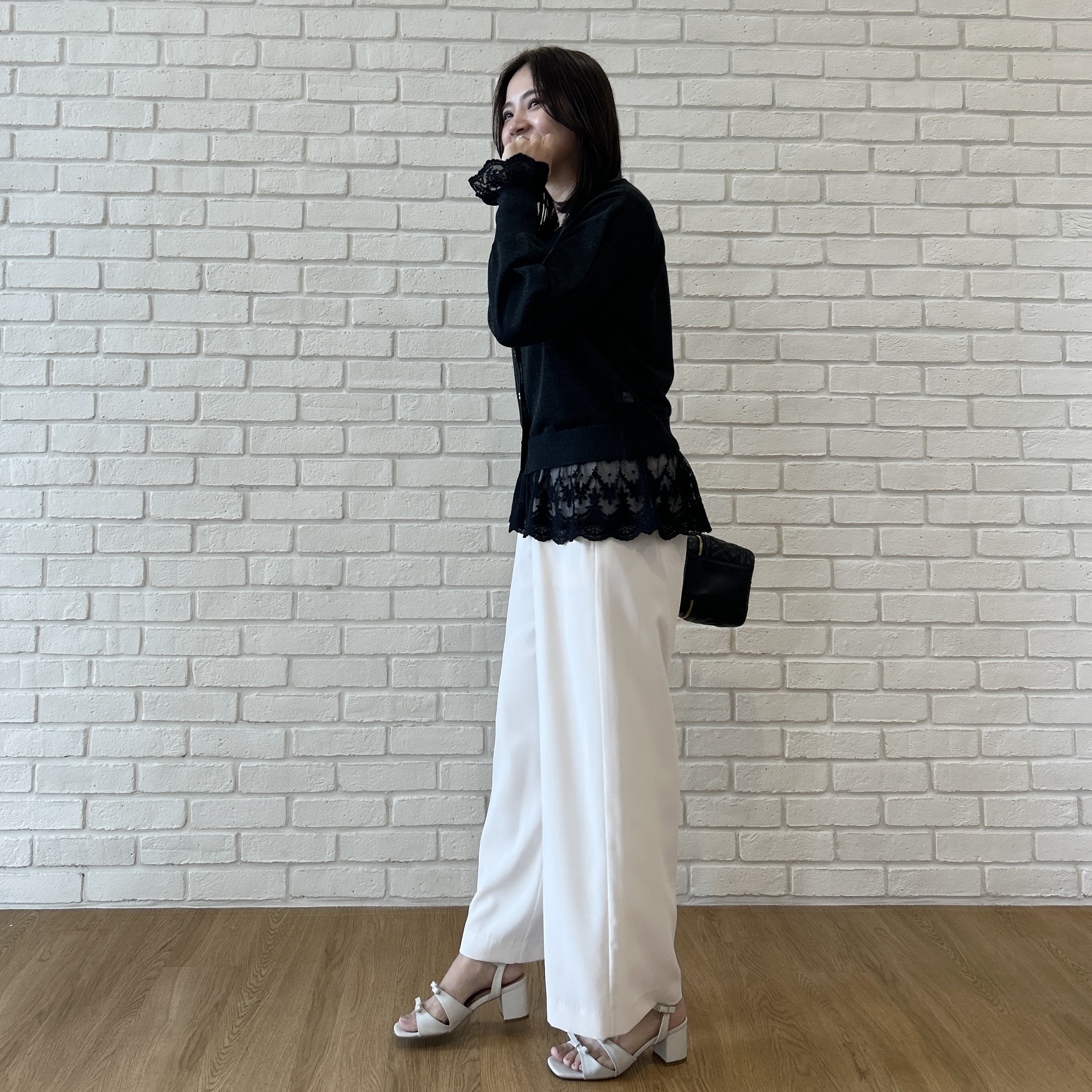 shinoさんの「Couture brooch｜【上品な透け感】ダブルパール調釦 愛されシアーカーディガン」を使ったコーディネート