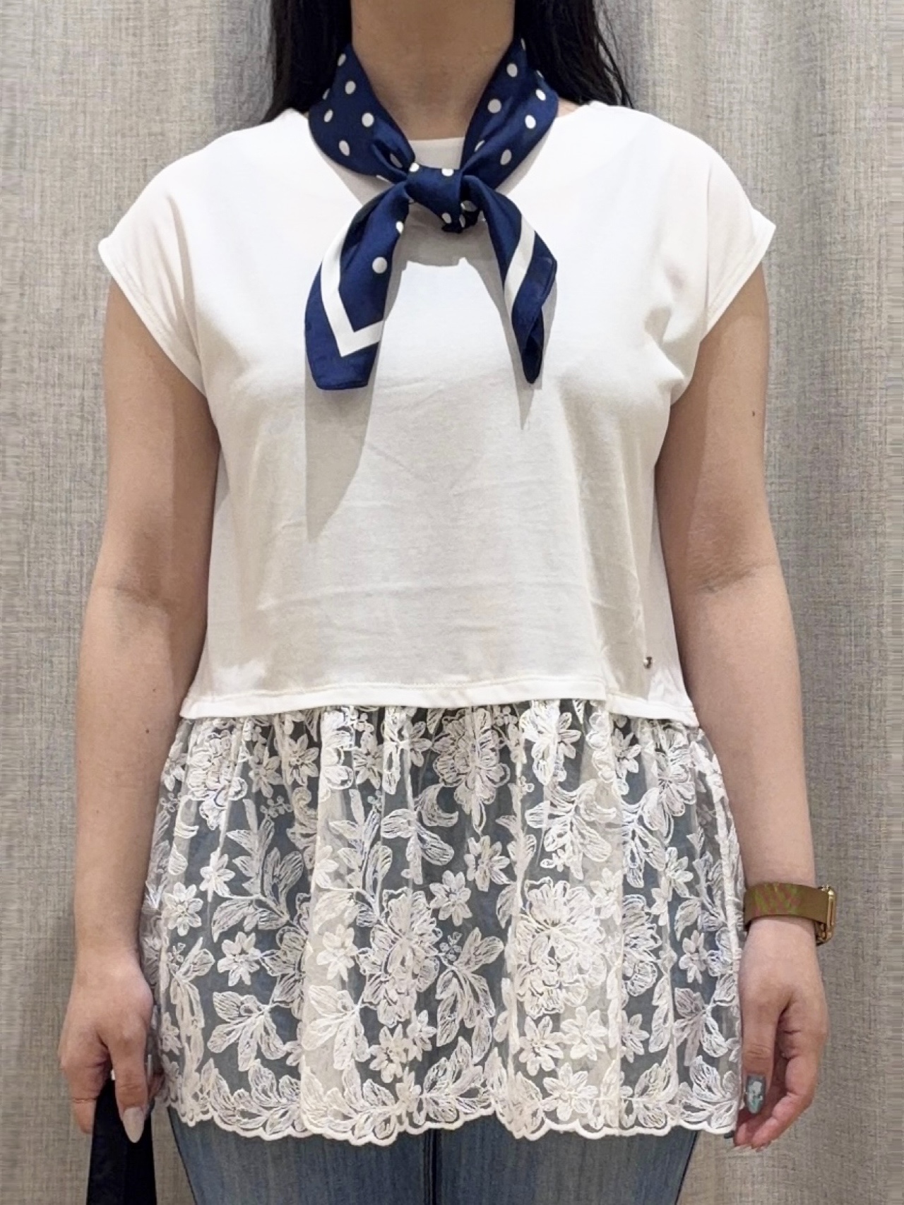 minamiさんの「grove｜【体型カバー】刺繍チュールレースドッキングカットソー」を使ったコーディネート