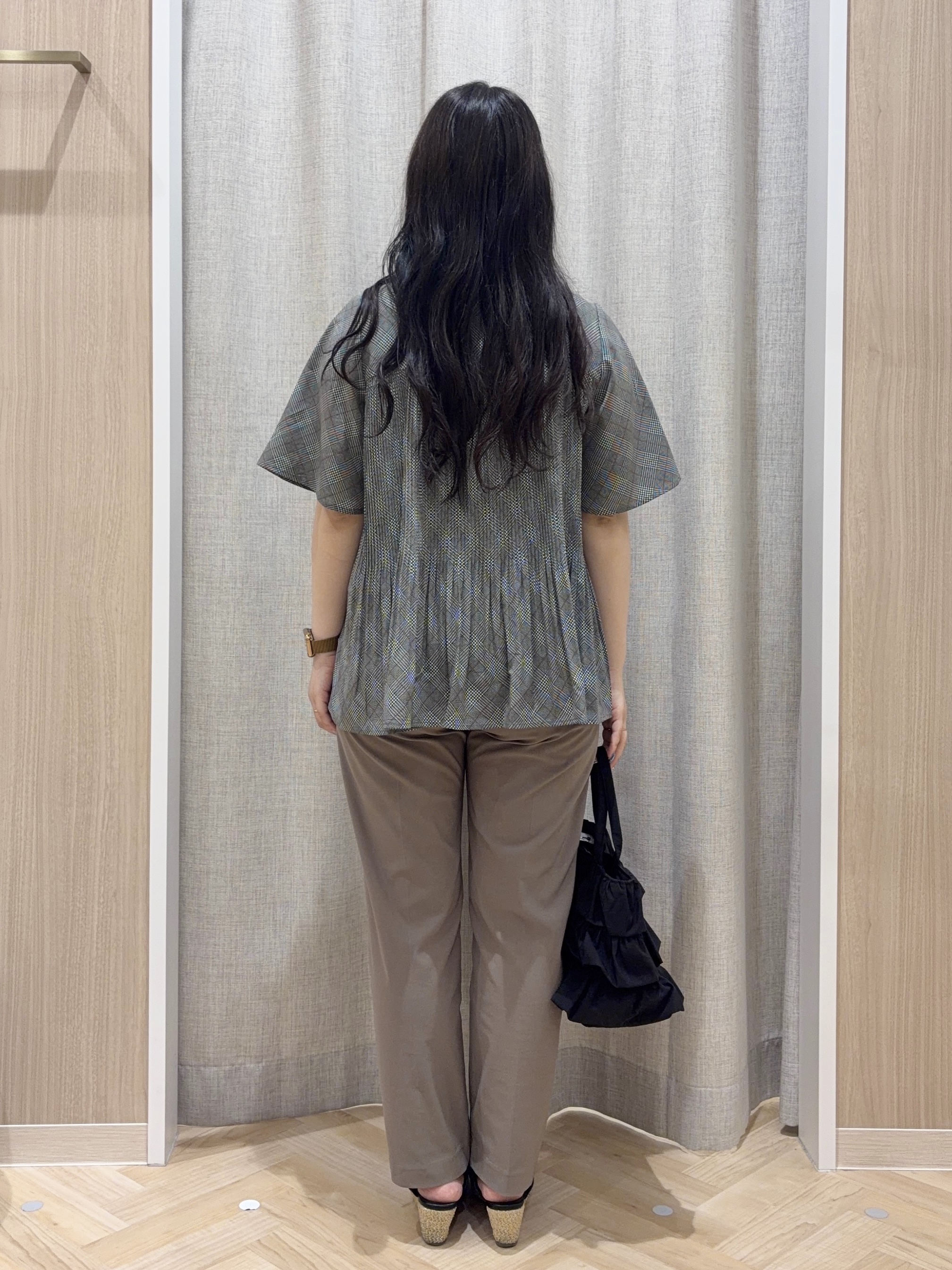 minamiさんの「grove｜【体系カバー◎】大人フェミニン消しプリーツブラウス」を使ったコーディネート