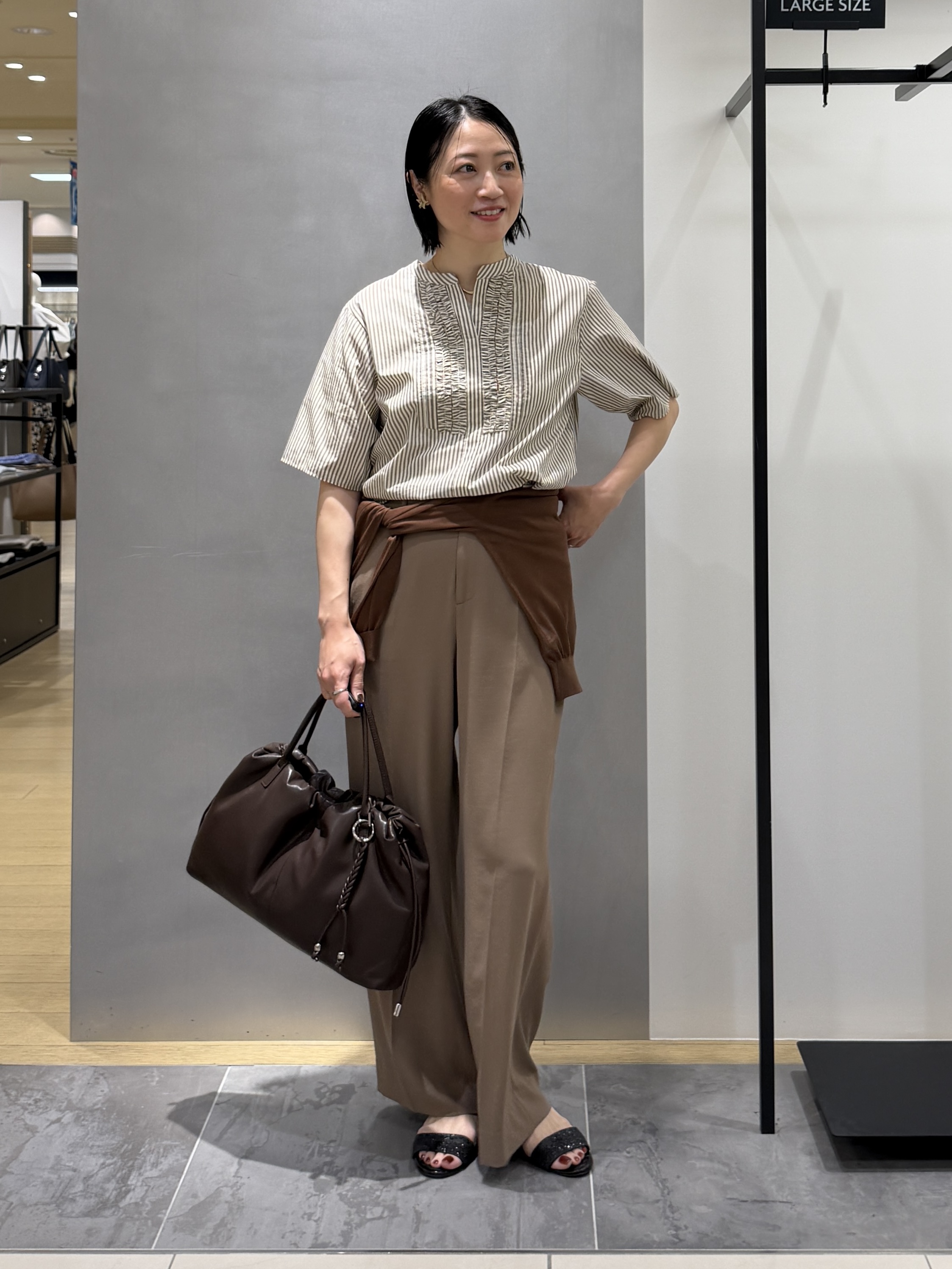 shihoさんの「INDIVI｜【新作登場！着る日傘】 ワイドストレートパンツ」を使ったコーディネート