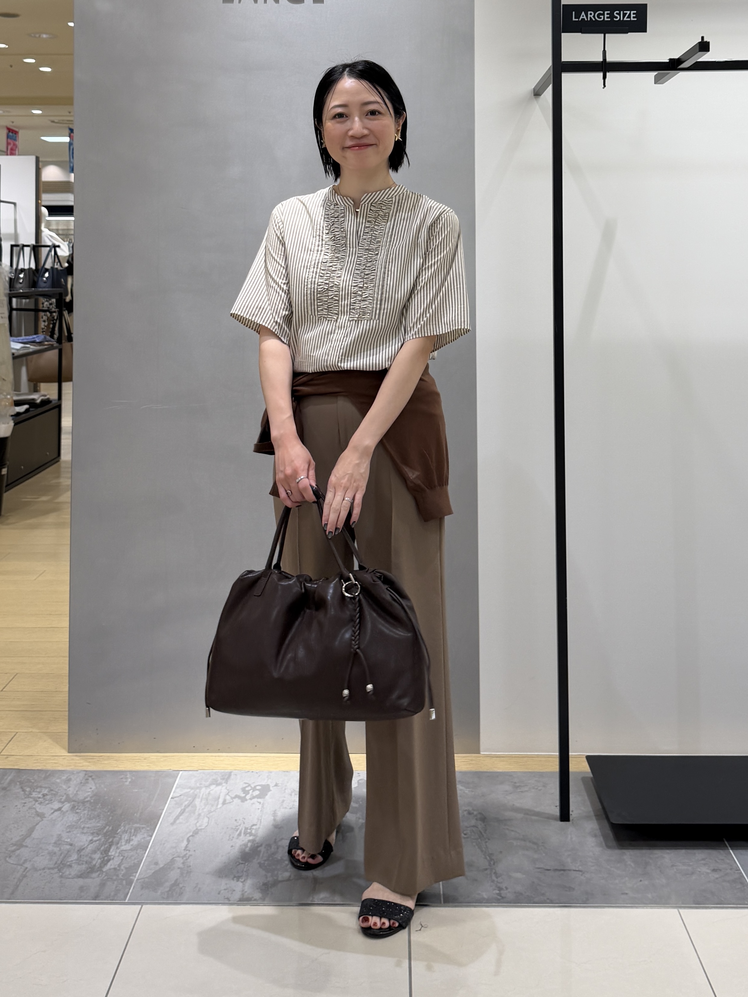 shihoさんの「INDIVI｜【新作登場！着る日傘】 ワイドストレートパンツ」を使ったコーディネート