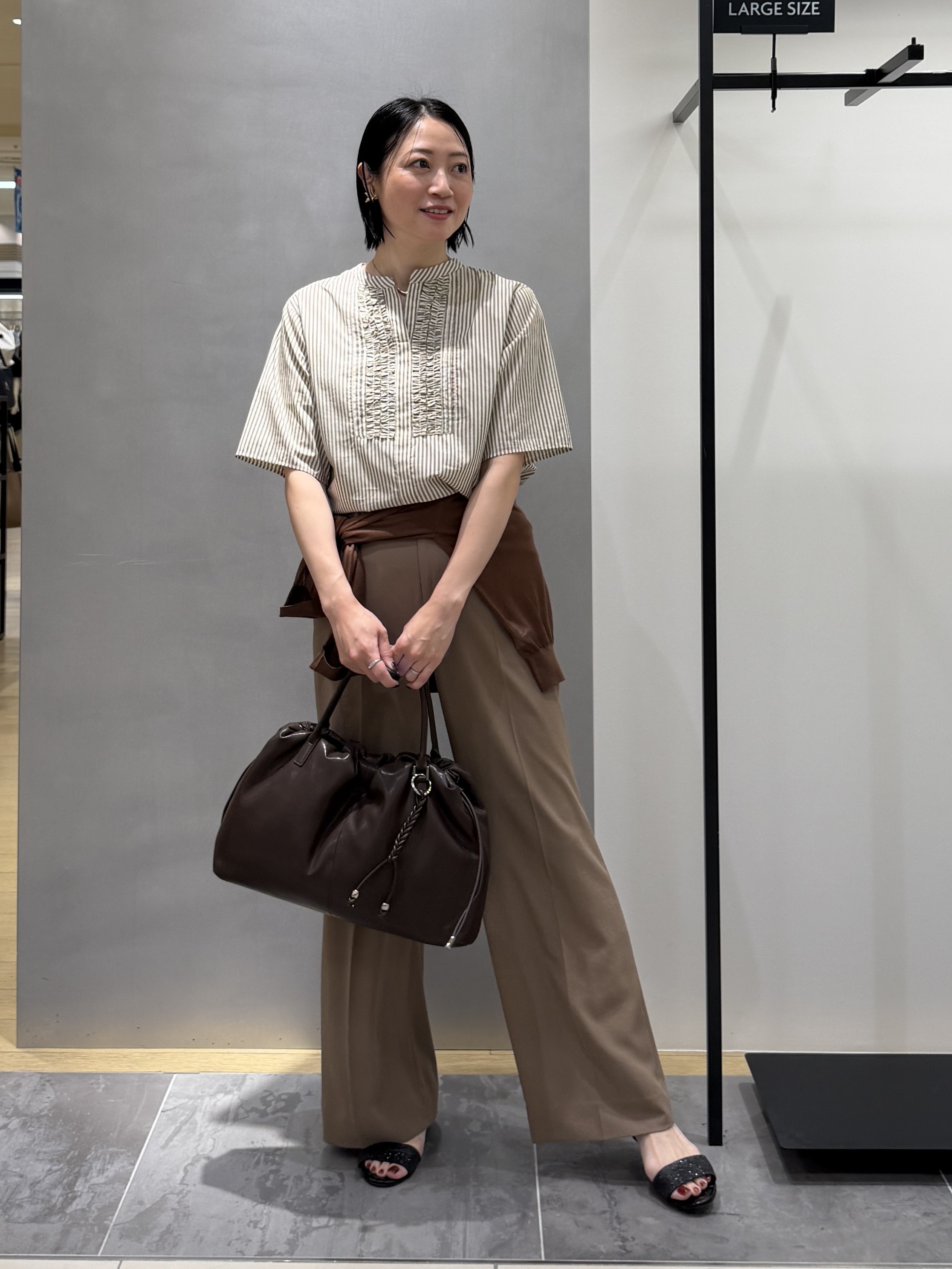 shihoさんの「INDIVI｜【新作登場！着る日傘】 ワイドストレートパンツ」を使ったコーディネート