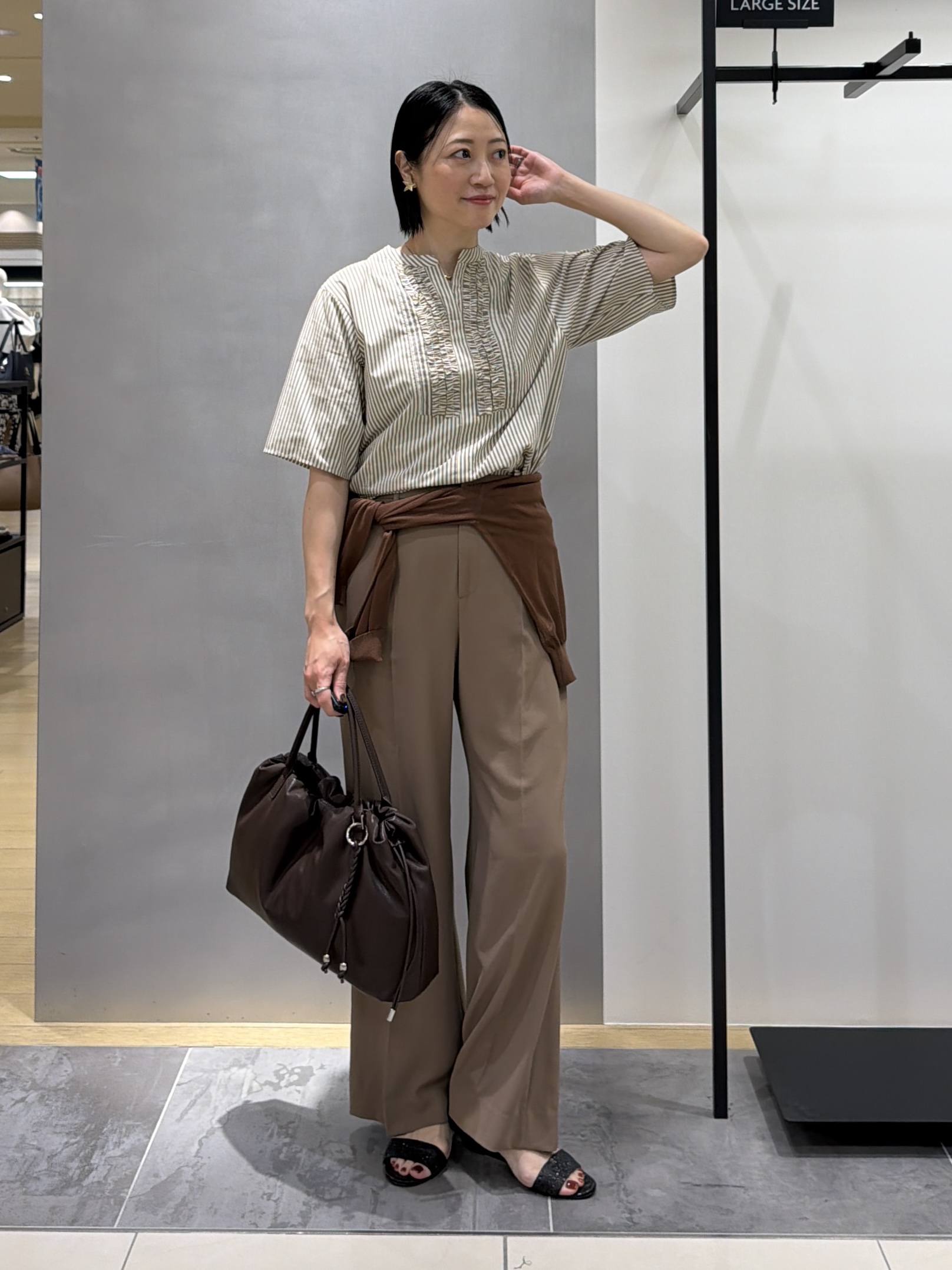 shihoさんの「INDIVI｜【新作登場！着る日傘】 ワイドストレートパンツ」を使ったコーディネート