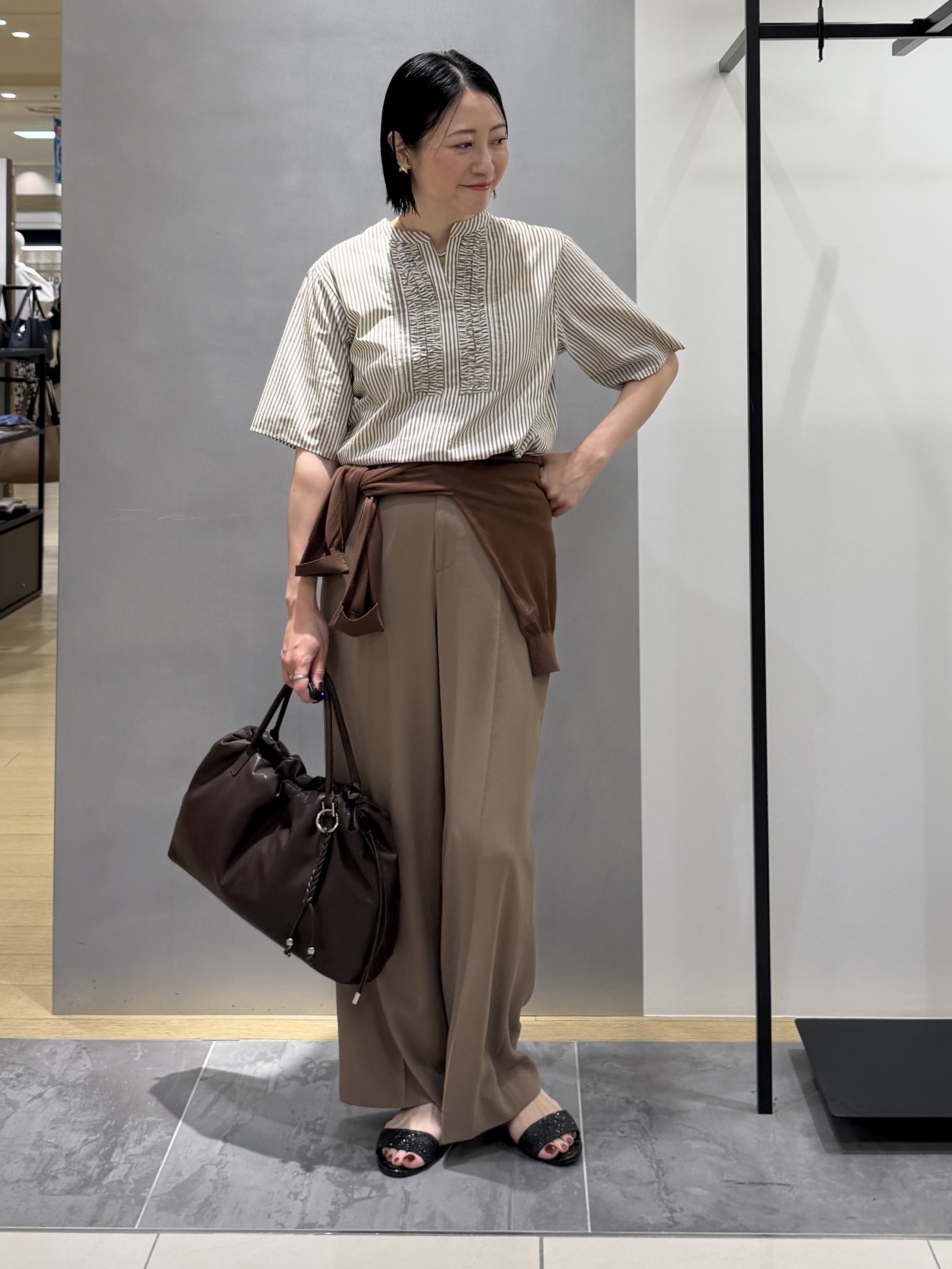 shihoさんの「INDIVI｜【新作登場！着る日傘】 ワイドストレートパンツ」を使ったコーディネート