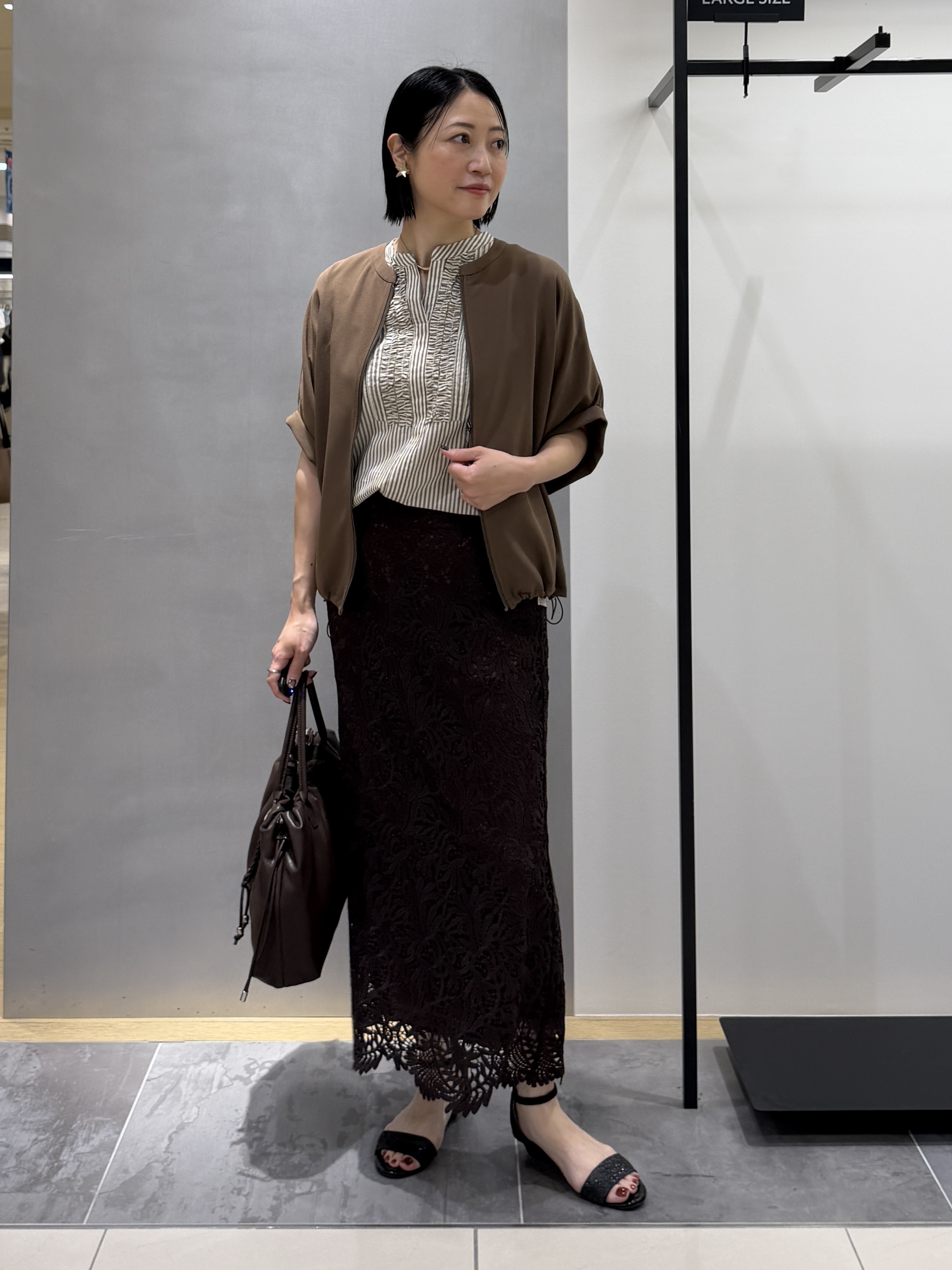 shihoさんの「INDIVI｜【夏羽織り/着る日傘】ドルマンフォルムブルゾン」を使ったコーディネート