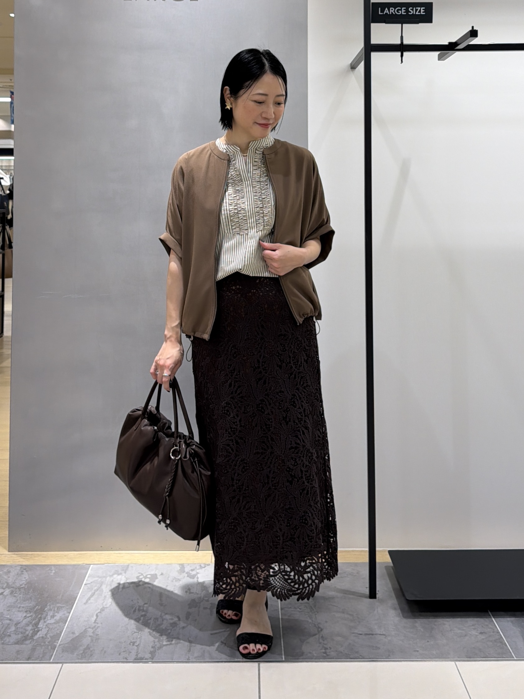 shihoさんの「INDIVI｜【夏羽織り/着る日傘】ドルマンフォルムブルゾン」を使ったコーディネート