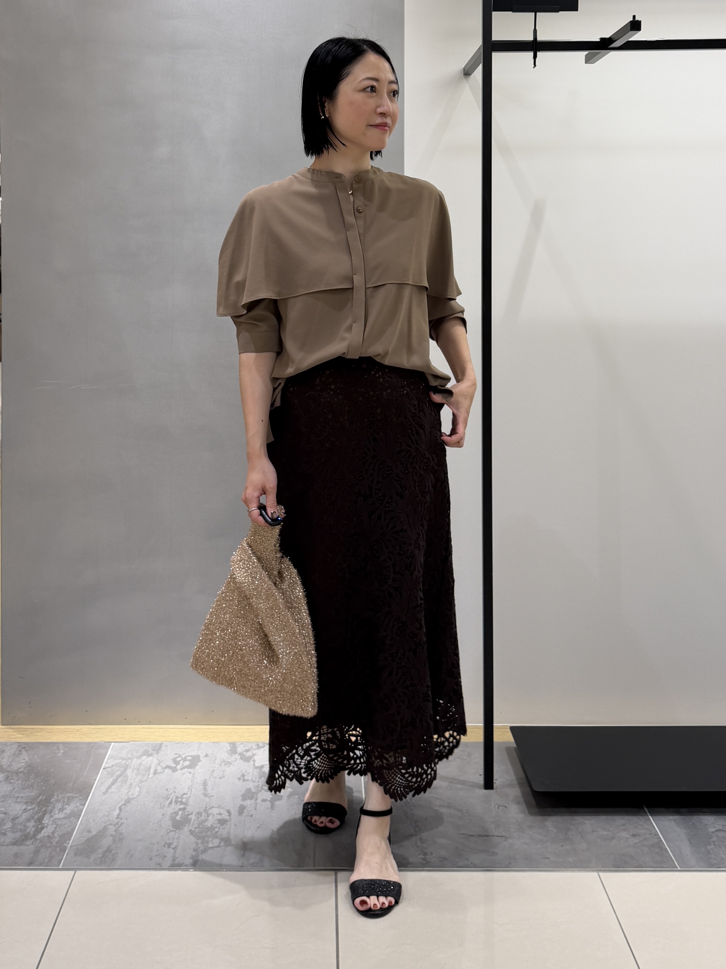 shihoさんの「INDIVI｜【接触冷感/UVケア/夏羽織り/着る日傘】ケープ風ブラウス」を使ったコーディネート
