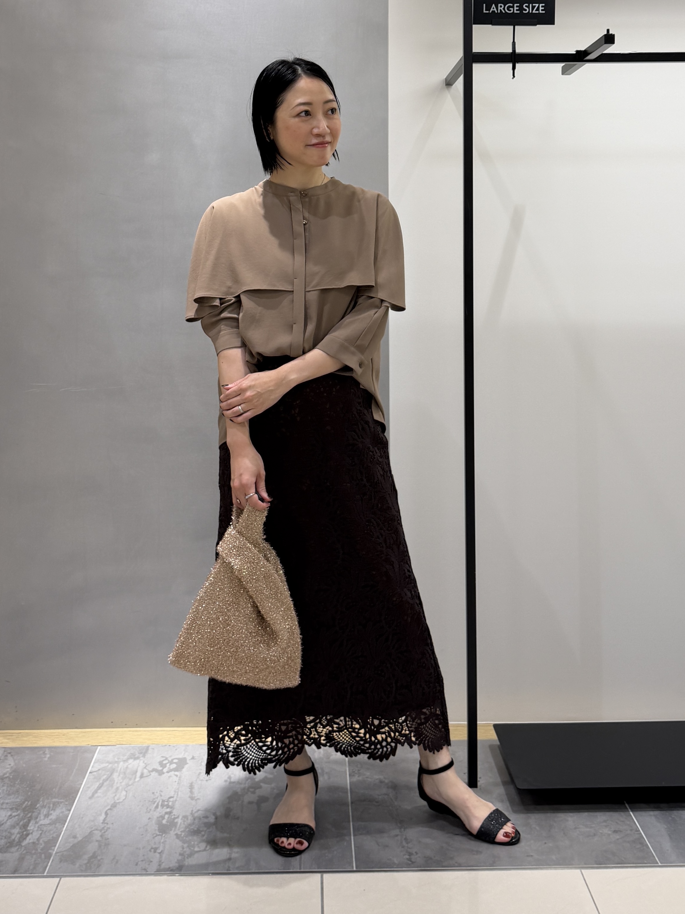 shihoさんの「INDIVI｜【接触冷感/UVケア/夏羽織り/着る日傘】ケープ風ブラウス」を使ったコーディネート