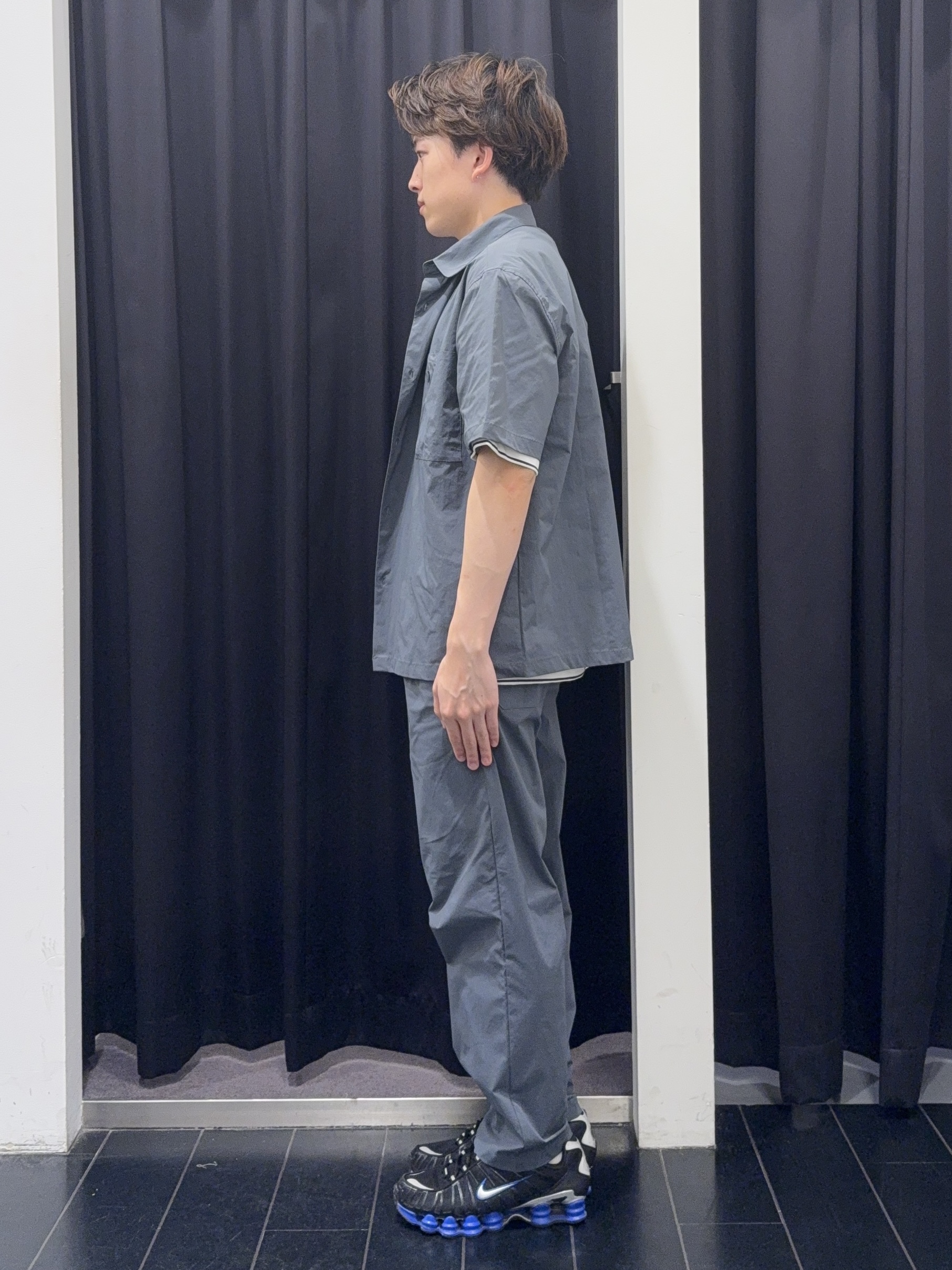 カシマさんの「THE SHOP TK｜【接触冷感/洗濯機OK/セットアップ可】ナイロンストレッチ半袖シャツ」を使ったコーディネート