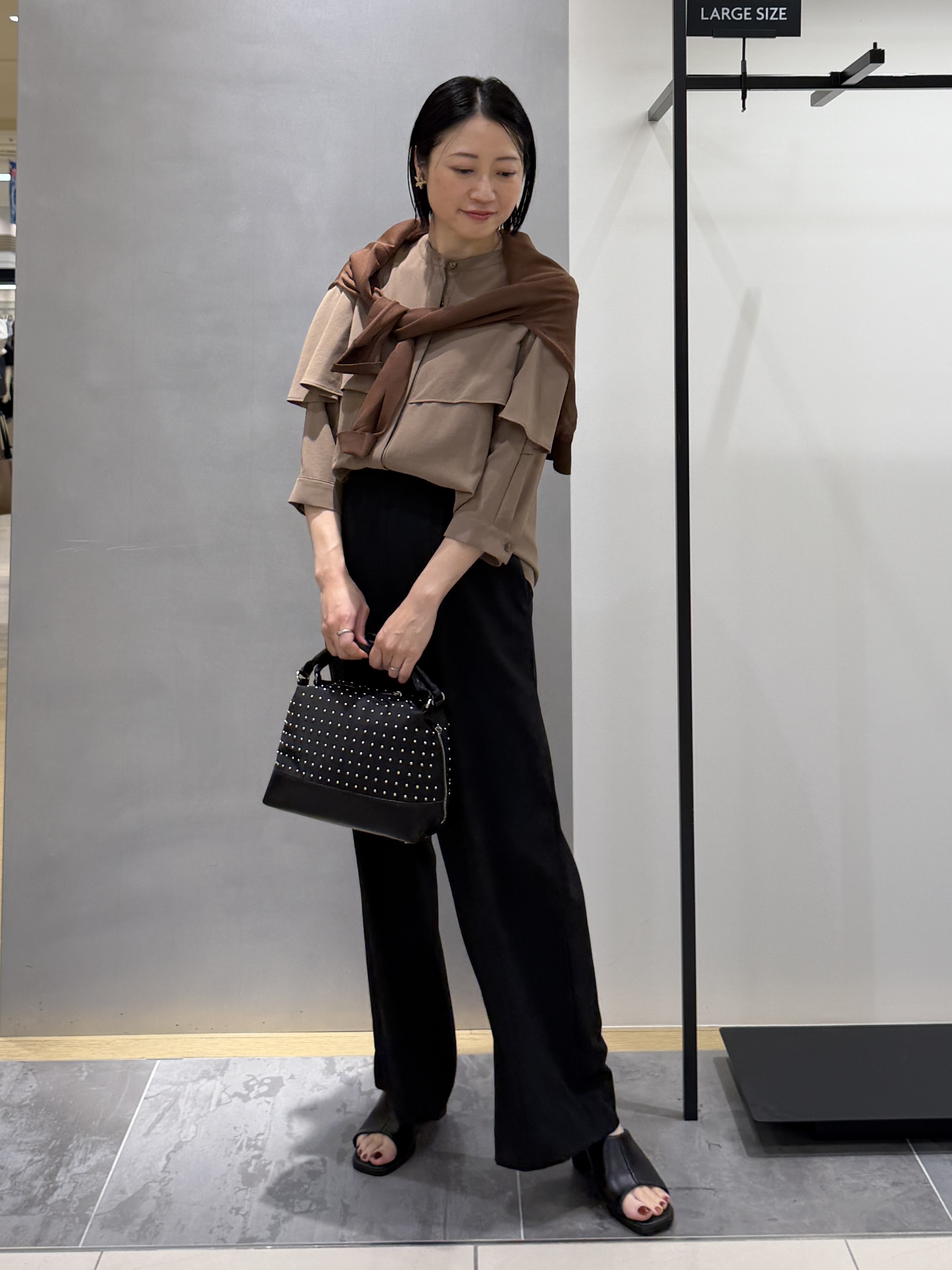 shihoさんの「INDIVI｜【接触冷感/UVケア/夏羽織り/着る日傘】ケープ風ブラウス」を使ったコーディネート