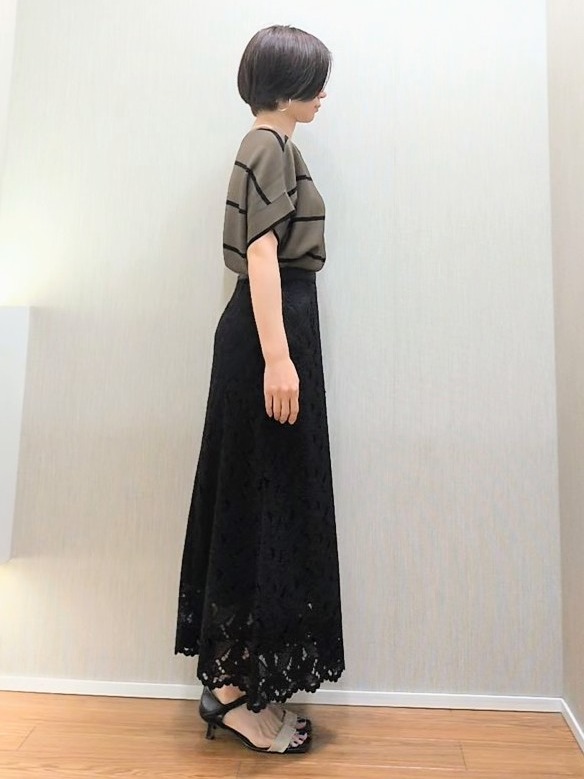 ミズタさんの「UNTITLED｜【11色展開/体型カバー】前後2WAYフレンチスリーブニット」を使ったコーディネート