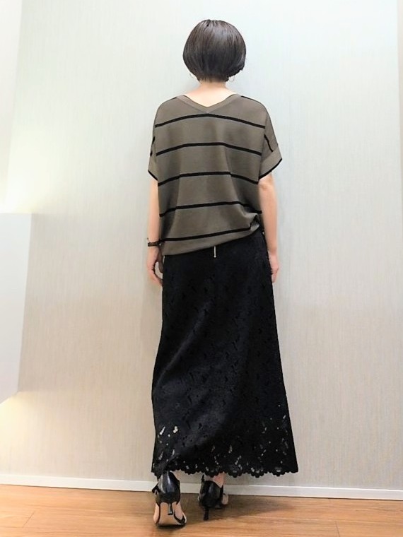 ミズタさんの「UNTITLED｜【11色展開/体型カバー】前後2WAYフレンチスリーブニット」を使ったコーディネート