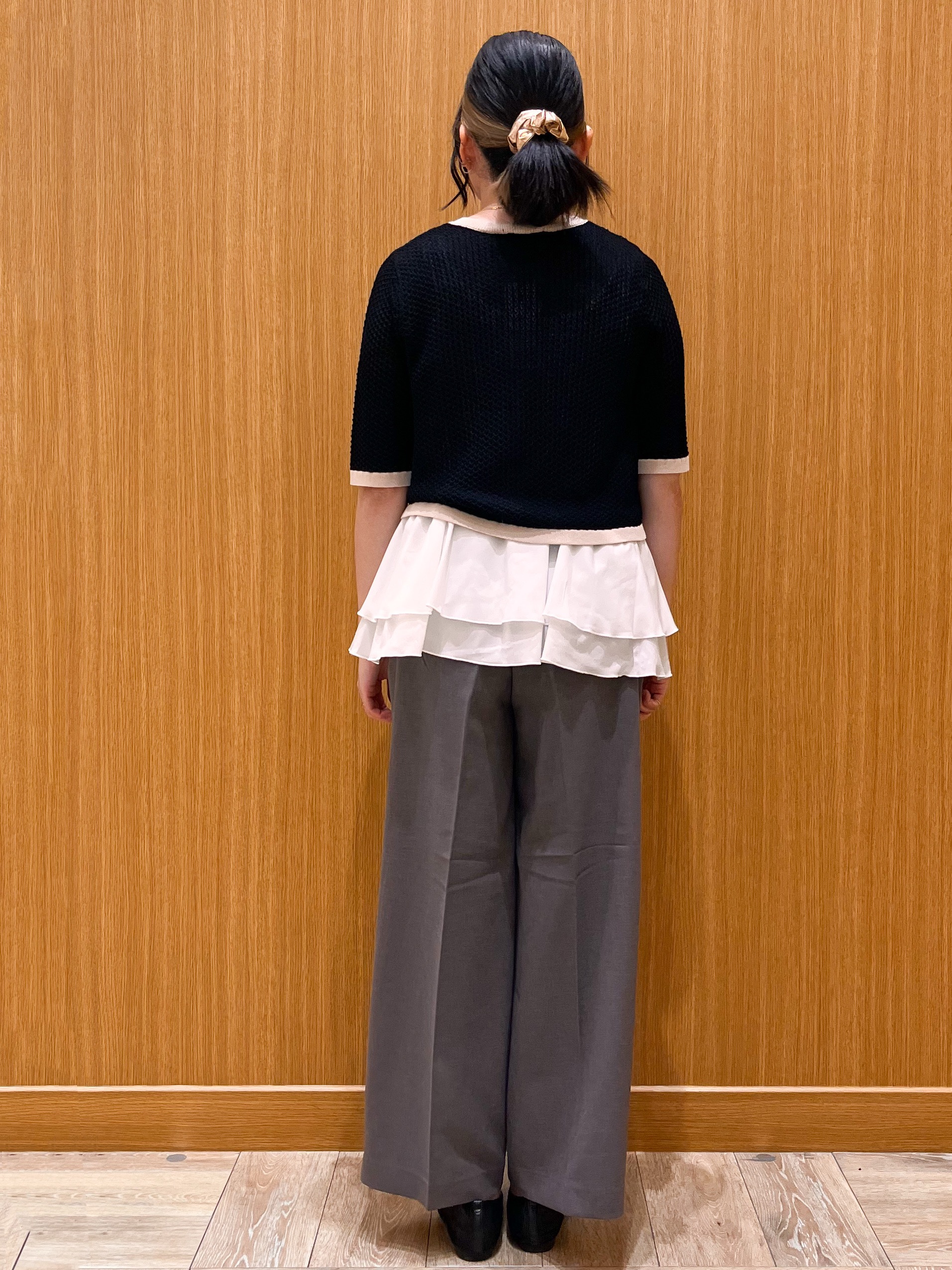 aさんの「OPAQUE.CLIP｜ペプラムキャミSETバイカラーカーディガン【洗濯機OK／抗ピリング】」を使ったコーディネート