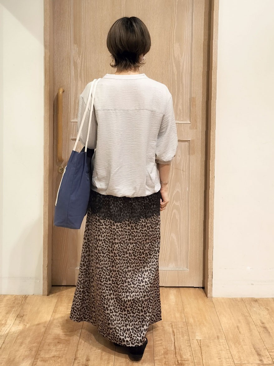 YUKIさんの「SHOO･LA･RUE｜【S-LL】裾レースで女性らしさをプラス レイヤード風 タックスキッパーブラウス」を使ったコーディネート