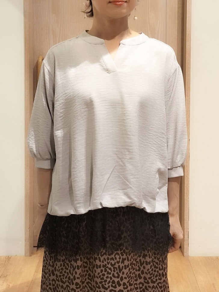 YUKIさんの「SHOO･LA･RUE｜【S-LL】裾レースで女性らしさをプラス レイヤード風 タックスキッパーブラウス」を使ったコーディネート