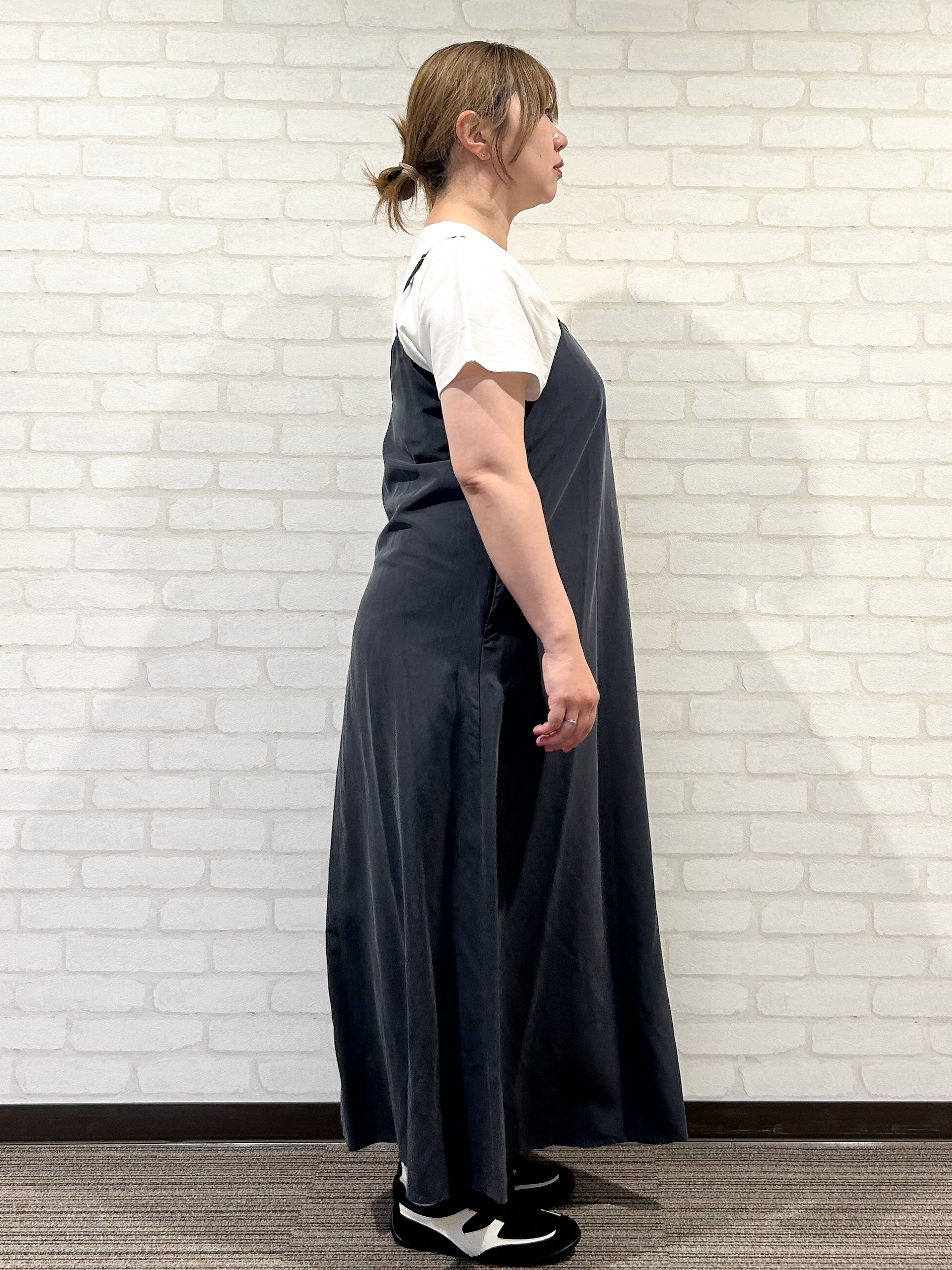 mochiさんの「OPAQUE.CLIP｜【接触冷感】サテンキャミワンピース《前後2WAY／洗濯機OK》」を使ったコーディネート