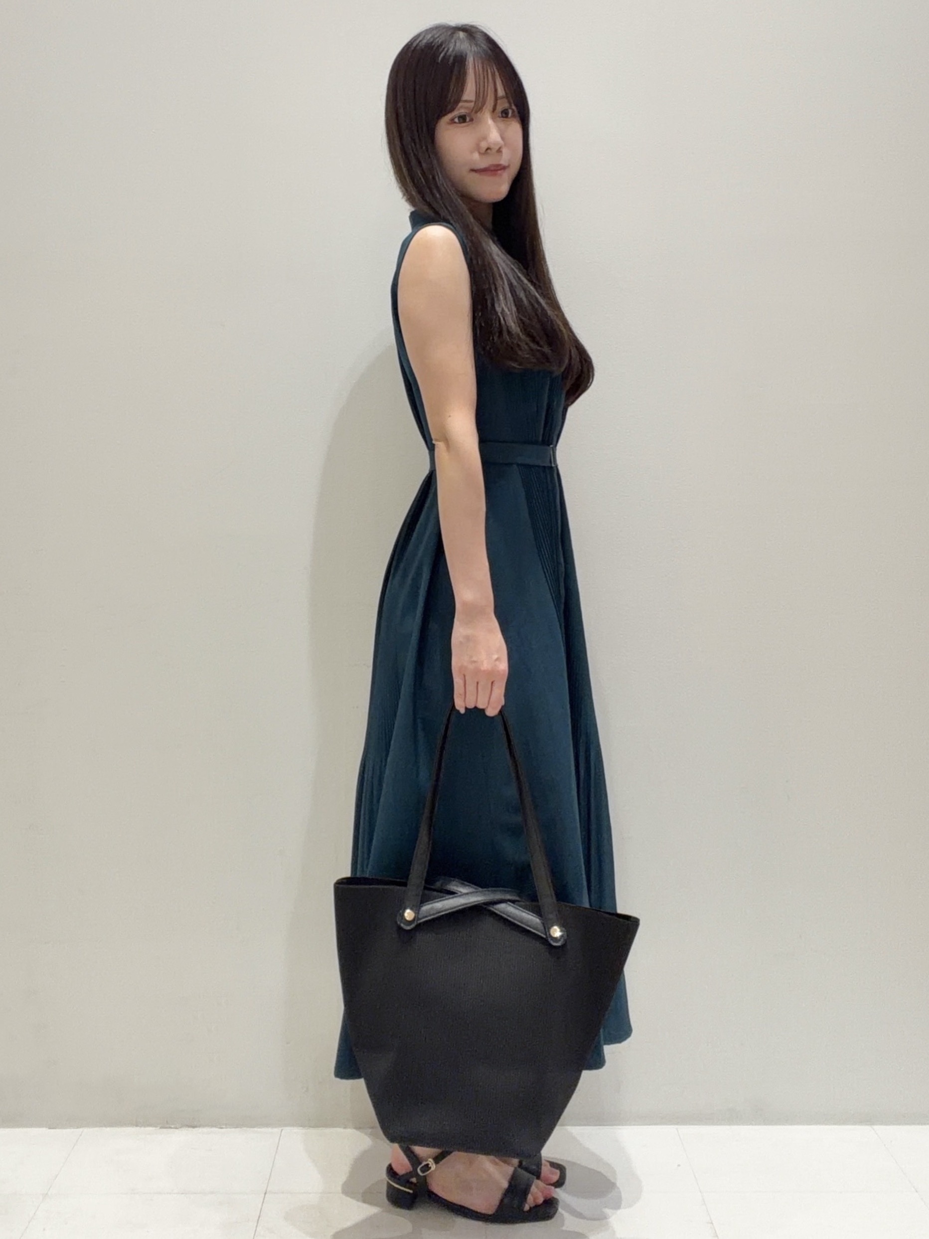 risaさんの「grove｜【低身長さんも選べる着丈・洗濯機◎】プリーツベルトワンピース」を使ったコーディネート