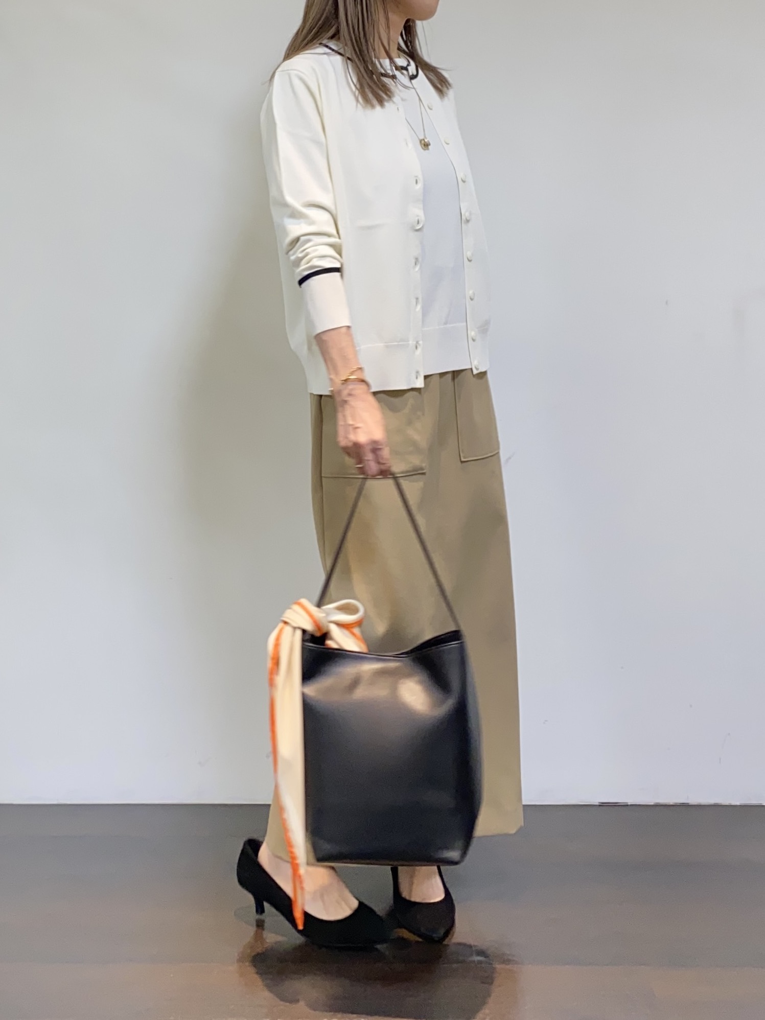 tomoさんの「UNTITLED｜【アンサンブル可能】コンパクトニットカーディガン」を使ったコーディネート