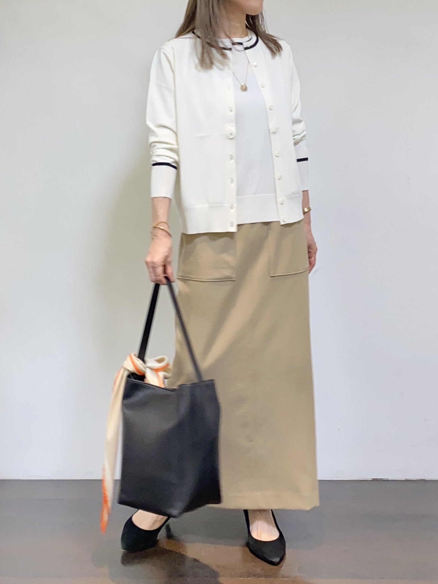 tomoさんの「UNTITLED｜【アンサンブル可能】コンパクトニットカーディガン」を使ったコーディネート