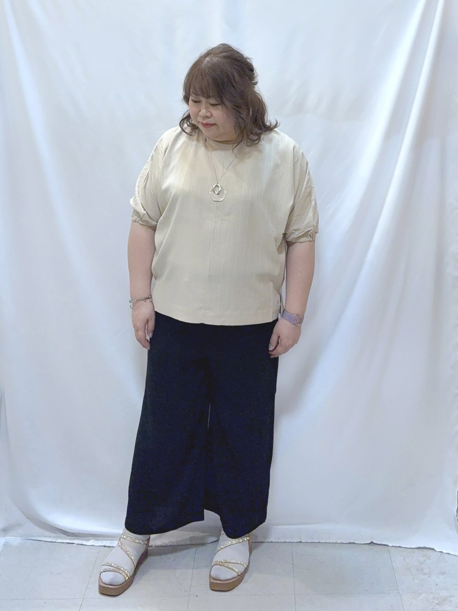 kotoさんさんの「SHOO･LA･RUE｜【インせず着られる/洗濯後しわになりにくい】しぼしぼドルマンブラウス」を使ったコーディネート