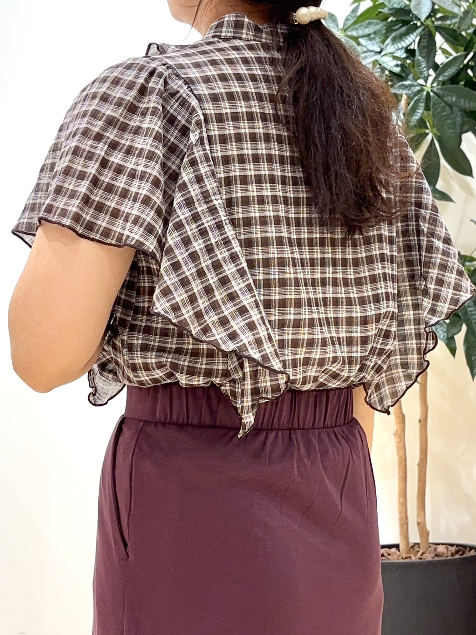 miraiさんの「grove｜1枚で着映えが叶う チェックラッフルフリルブラウス」を使ったコーディネート