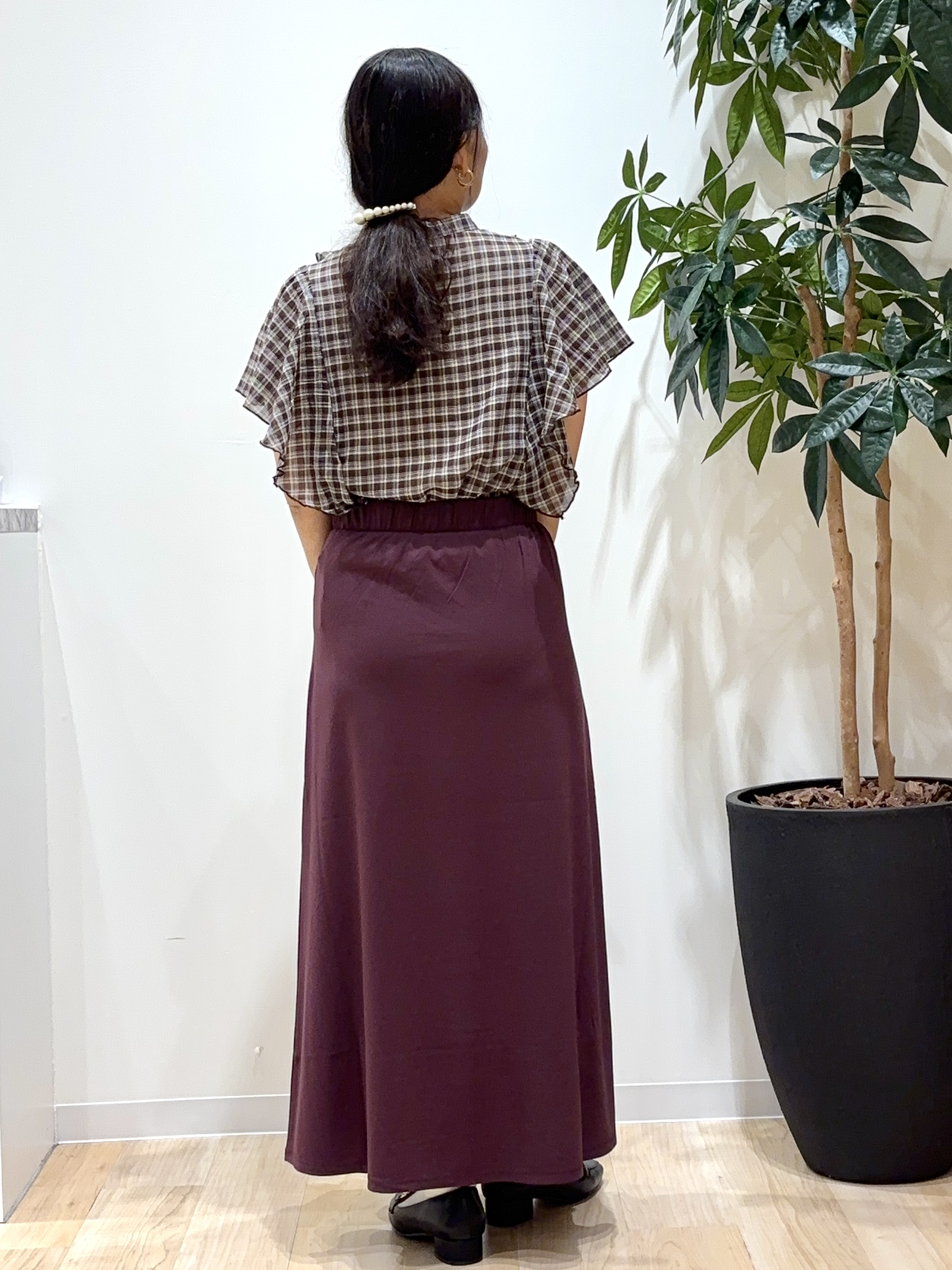 miraiさんの「grove｜1枚で着映えが叶う チェックラッフルフリルブラウス」を使ったコーディネート