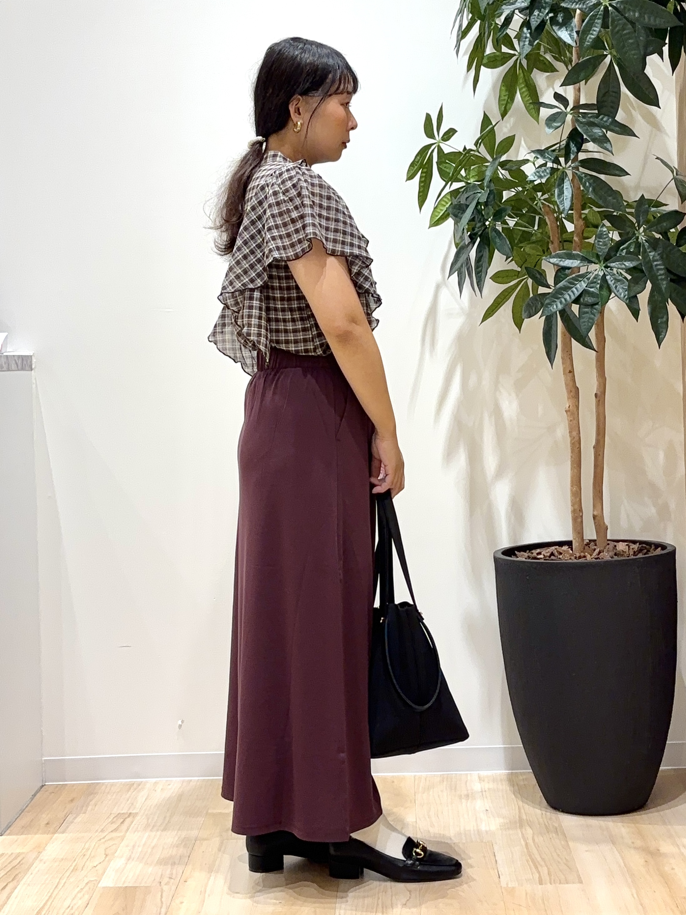 miraiさんの「grove｜1枚で着映えが叶う チェックラッフルフリルブラウス」を使ったコーディネート