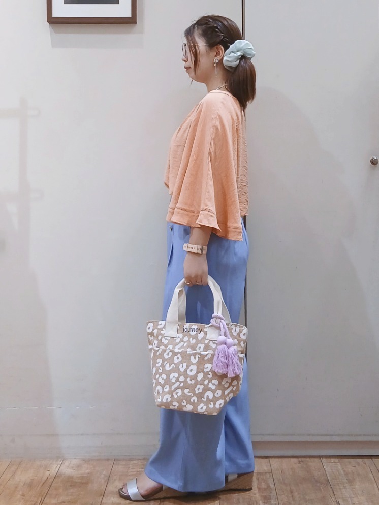 Riranさんの「SHOO･LA･RUE｜【S-LL/洗濯機可/体型カバー】はしごレースがポイント スラブポンチョ風ブラウス」を使ったコーディネート