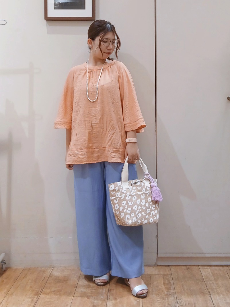 Riranさんの「SHOO･LA･RUE｜【S-LL/洗濯機可/体型カバー】はしごレースがポイント スラブポンチョ風ブラウス」を使ったコーディネート