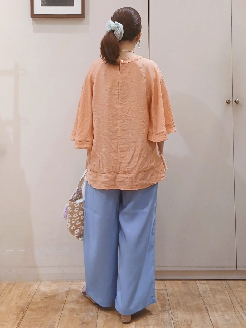 Riranさんの「SHOO･LA･RUE｜【S-LL/洗濯機可/体型カバー】はしごレースがポイント スラブポンチョ風ブラウス」を使ったコーディネート
