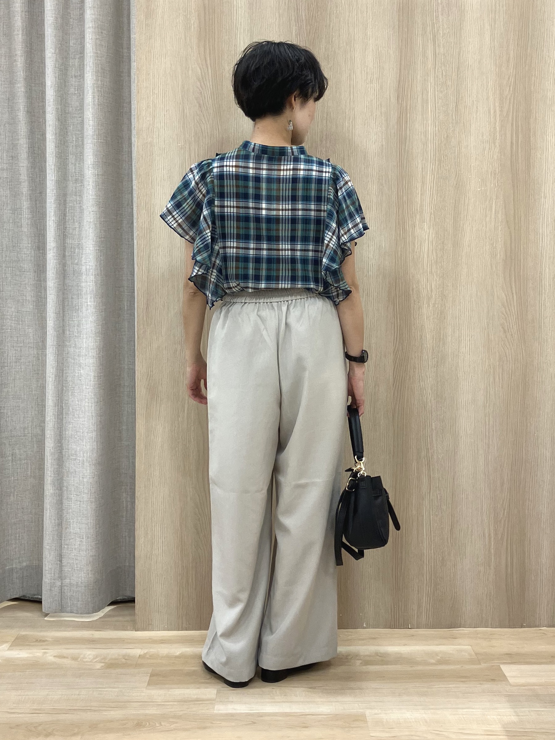 Keiさんの「grove｜1枚で着映えが叶う チェックラッフルフリルブラウス」を使ったコーディネート