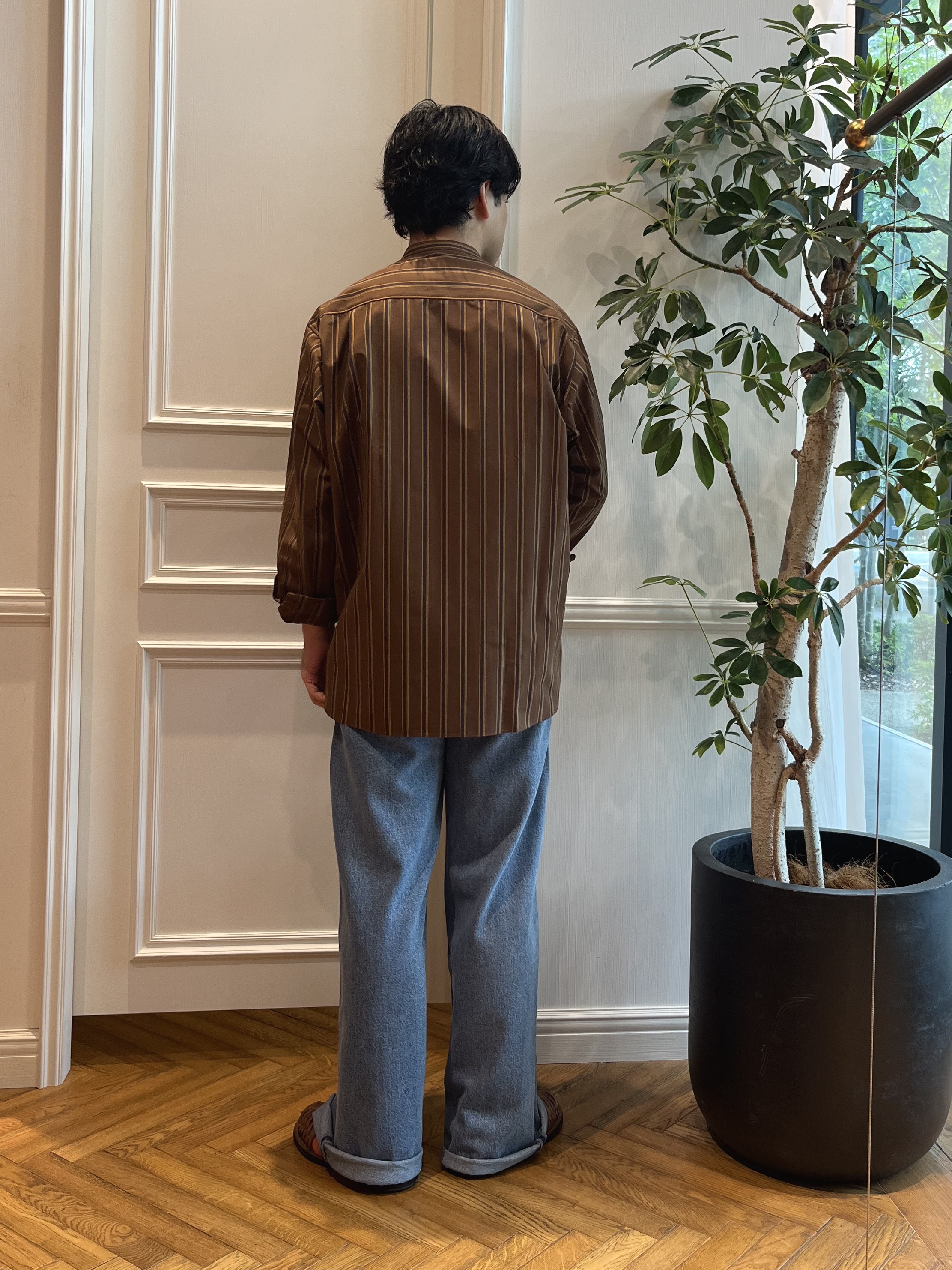 Tokuさんの「DRESSTERIOR｜バンドカラー ストライプシャツ」を使ったコーディネート