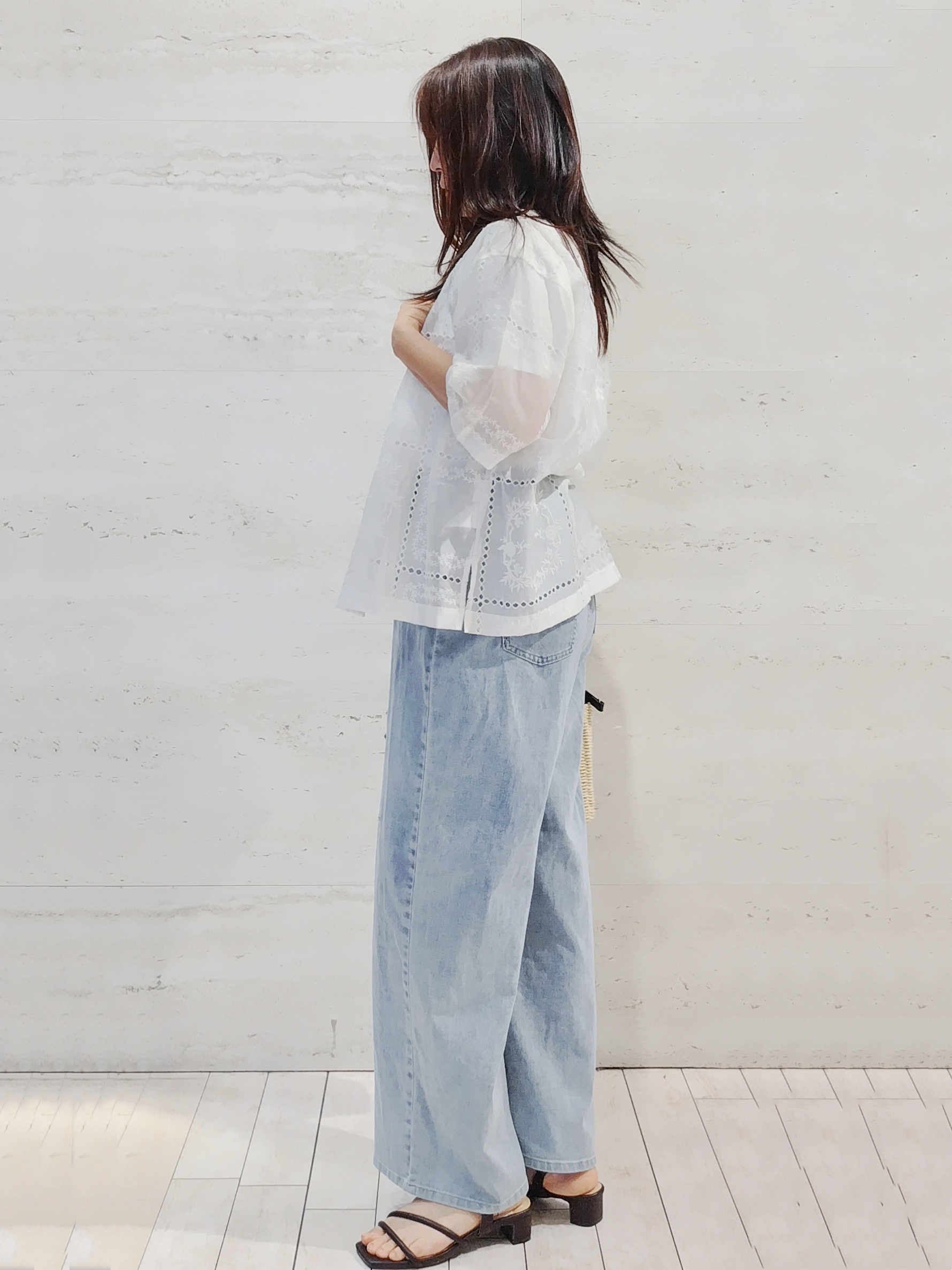 よしみさんの「OPAQUE.CLIP｜刺繍ハーフスリーブシャツ／セットアップ対応可【洗濯機OK】」を使ったコーディネート