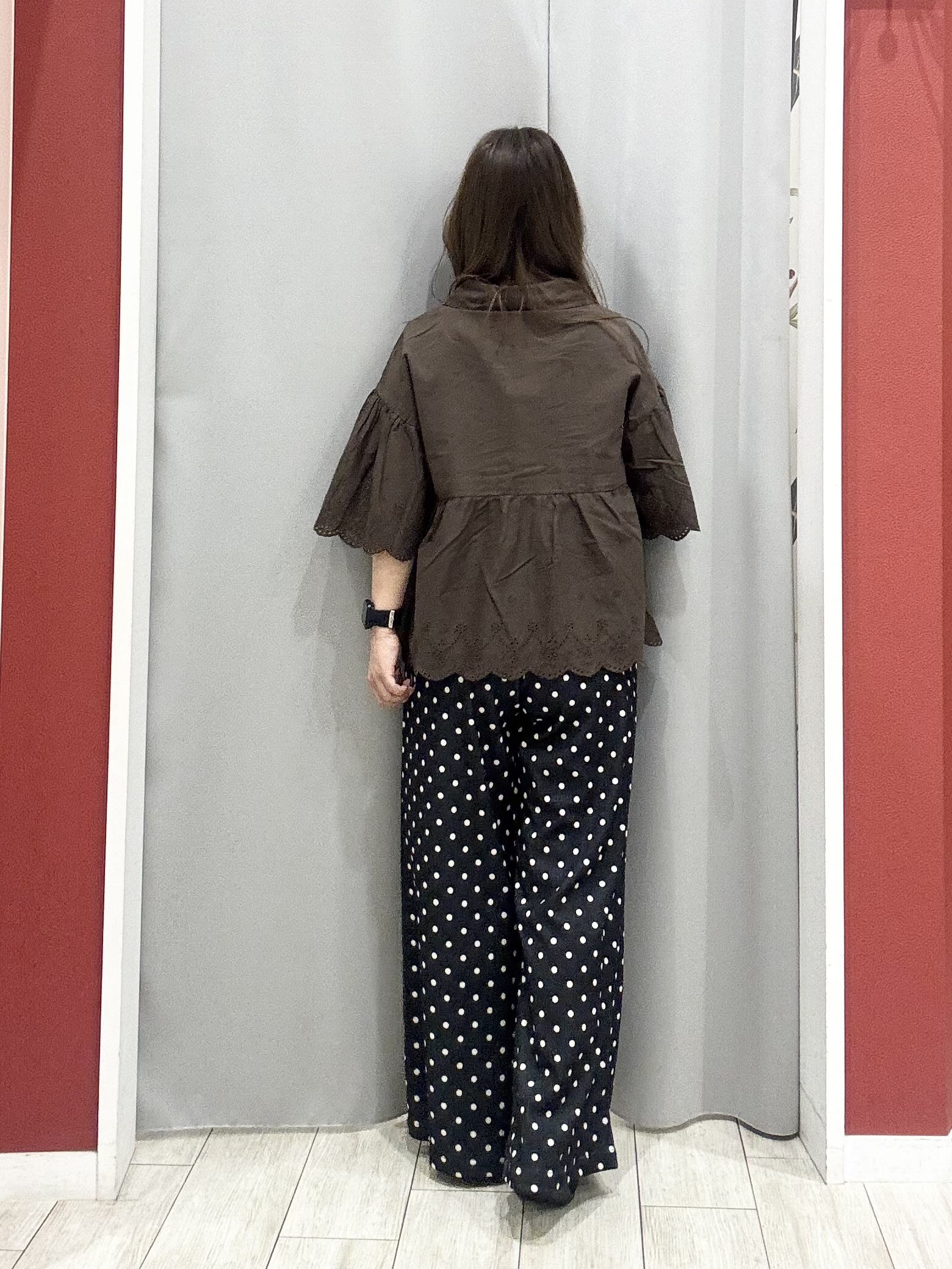 shioさんの「SHOO･LA･RUE｜【洗濯機可/綿100％】刺繍レースがこなれ見え インせず着られるペプラムブラウス」を使ったコーディネート