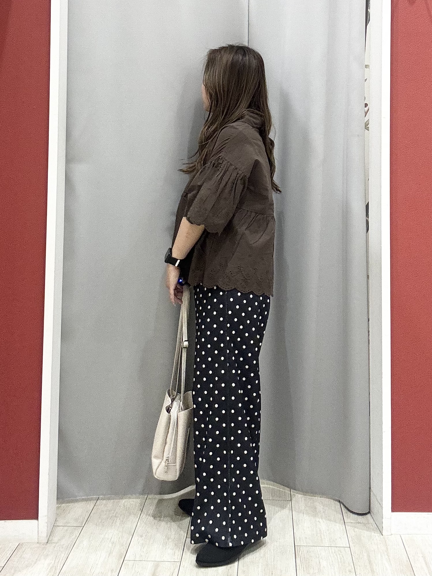 shioさんの「SHOO･LA･RUE｜【洗濯機可/綿100％】刺繍レースがこなれ見え インせず着られるペプラムブラウス」を使ったコーディネート