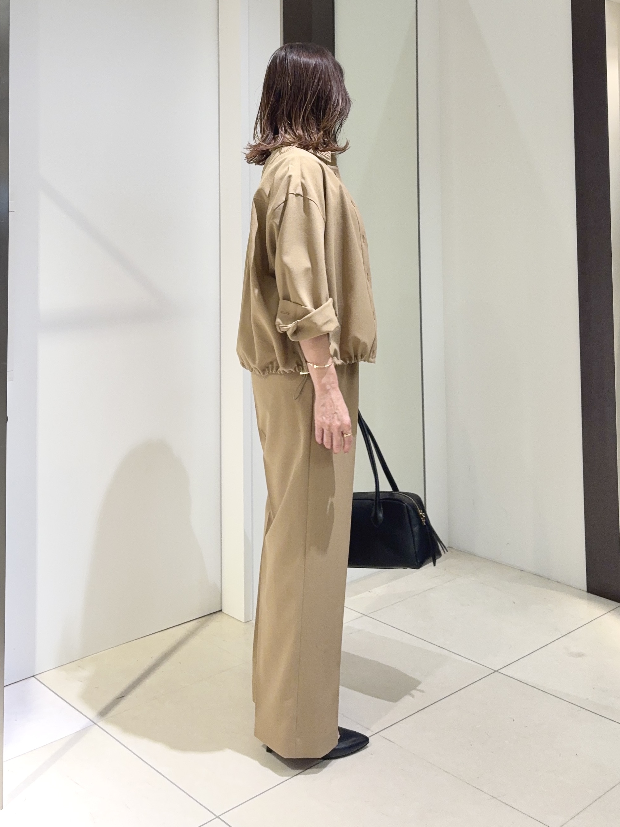 tomoさんの「UNTITLED｜【セットアップ可/UVカット/接触冷感】エアリークールドロストシャツ」を使ったコーディネート