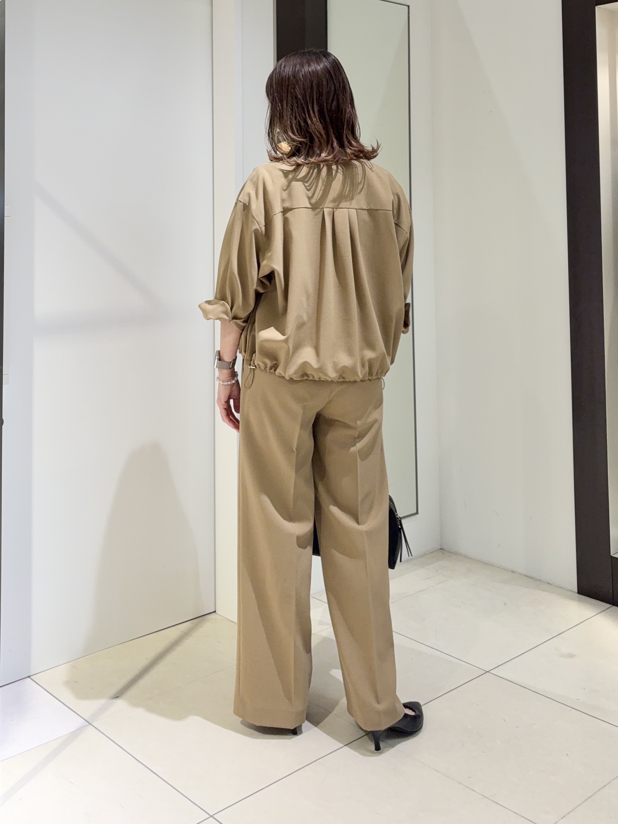 tomoさんの「UNTITLED｜【セットアップ可/UVカット/接触冷感】エアリークールドロストシャツ」を使ったコーディネート