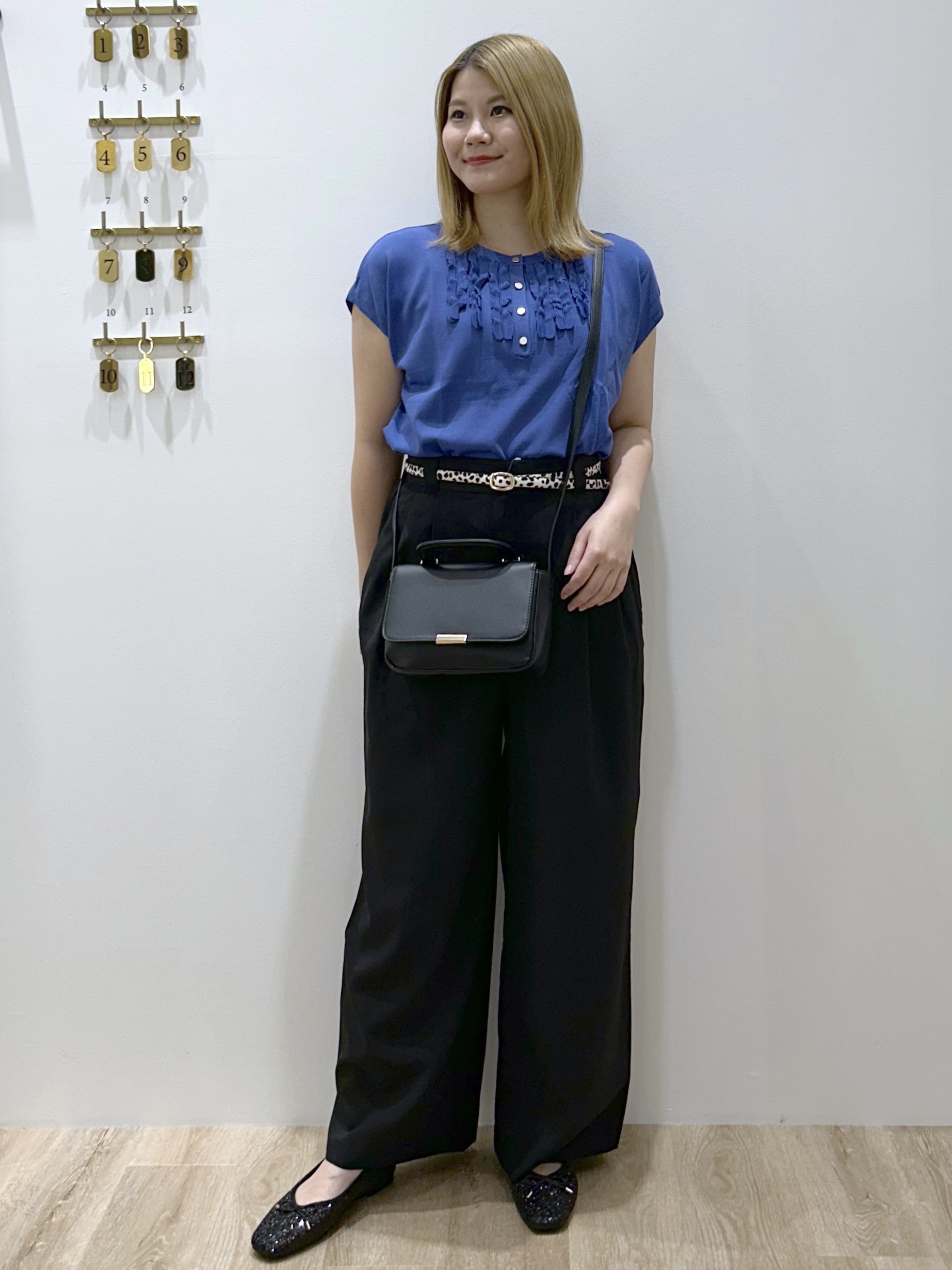 suzukaさんの「OPAQUE.CLIP｜【接触冷感／UV】フリルフレンチスリーブニット《洗濯機OK》」を使ったコーディネート