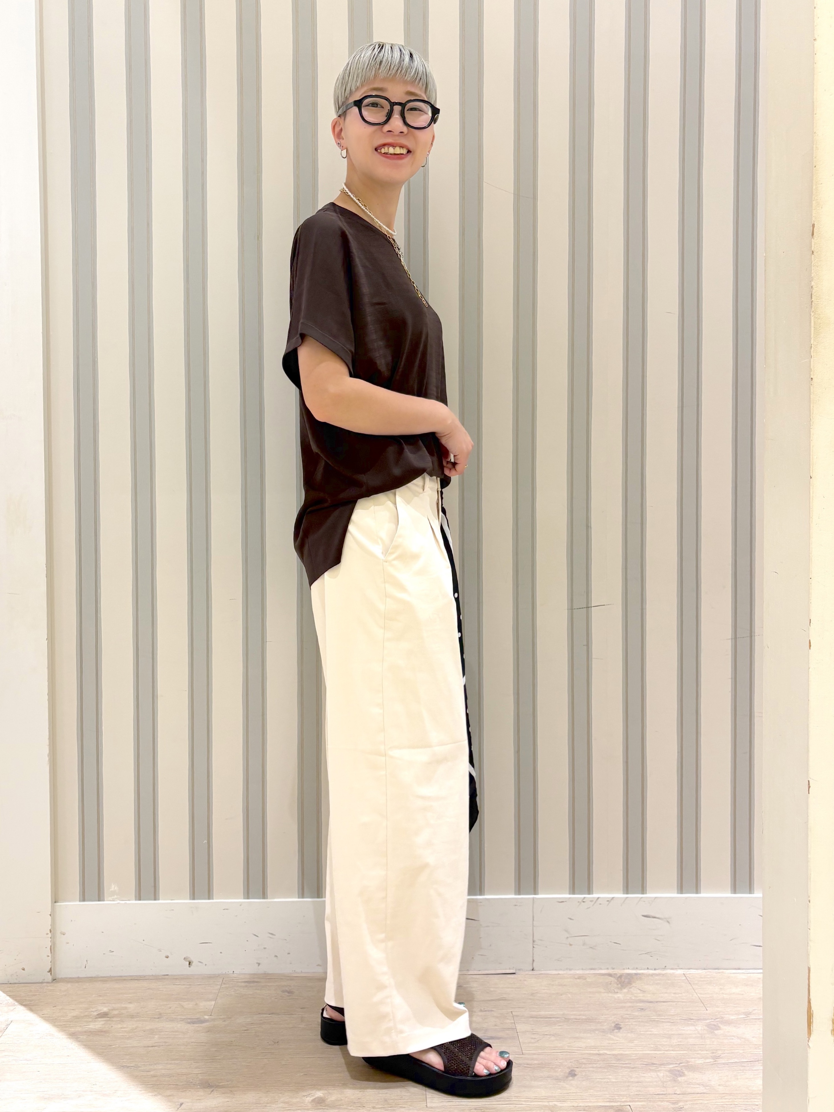  Ayumiさんの「grove｜【シリーズ累計36万枚！やわらかドライタッチ】夏にうれしい多機能ロングニット」を使ったコーディネート