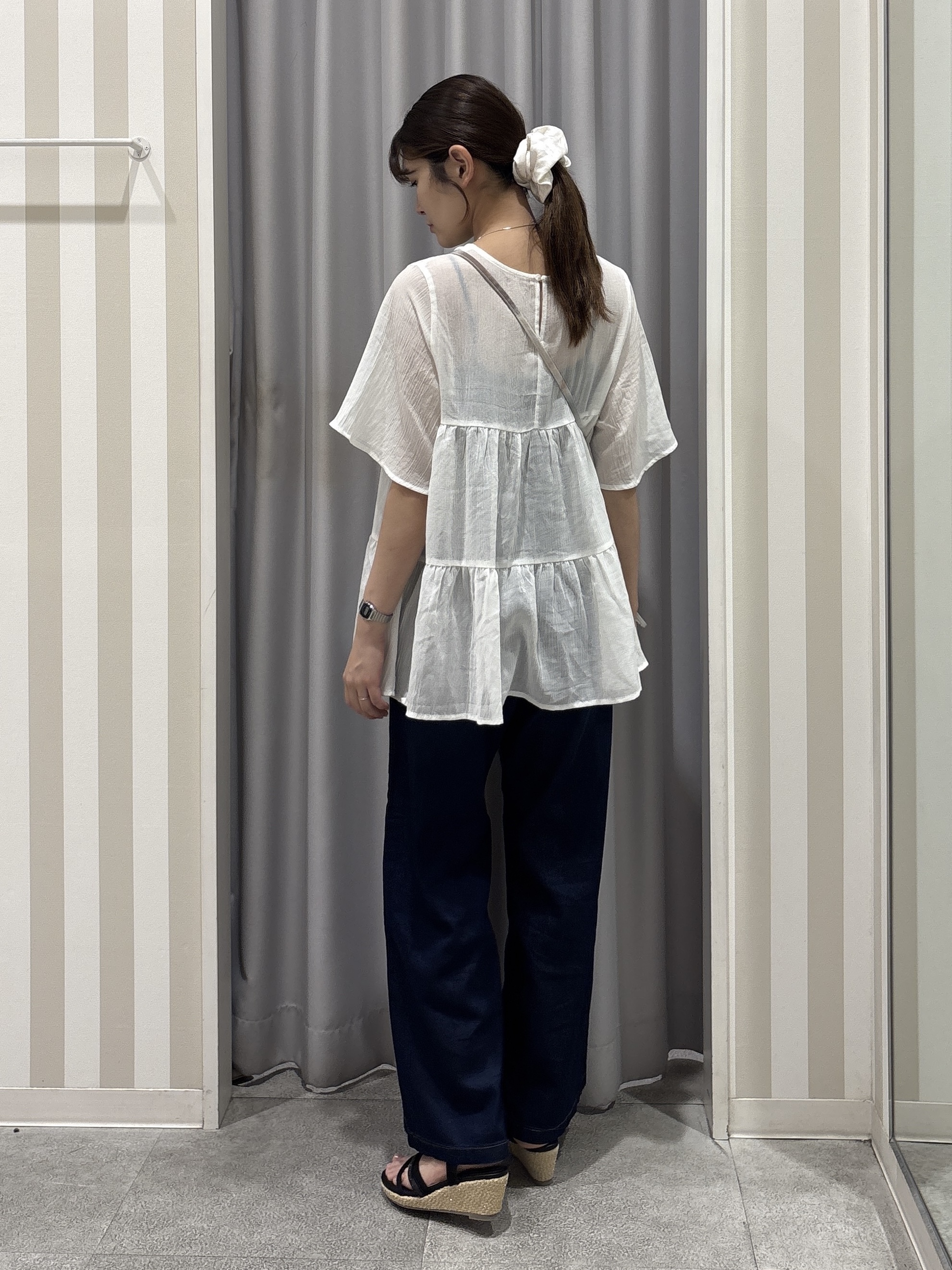 Rikaさんの「SHOO･LA･RUE｜【洗濯機可/S-LL】インせず着られる シアー素材が上品なティアードブラウス」を使ったコーディネート