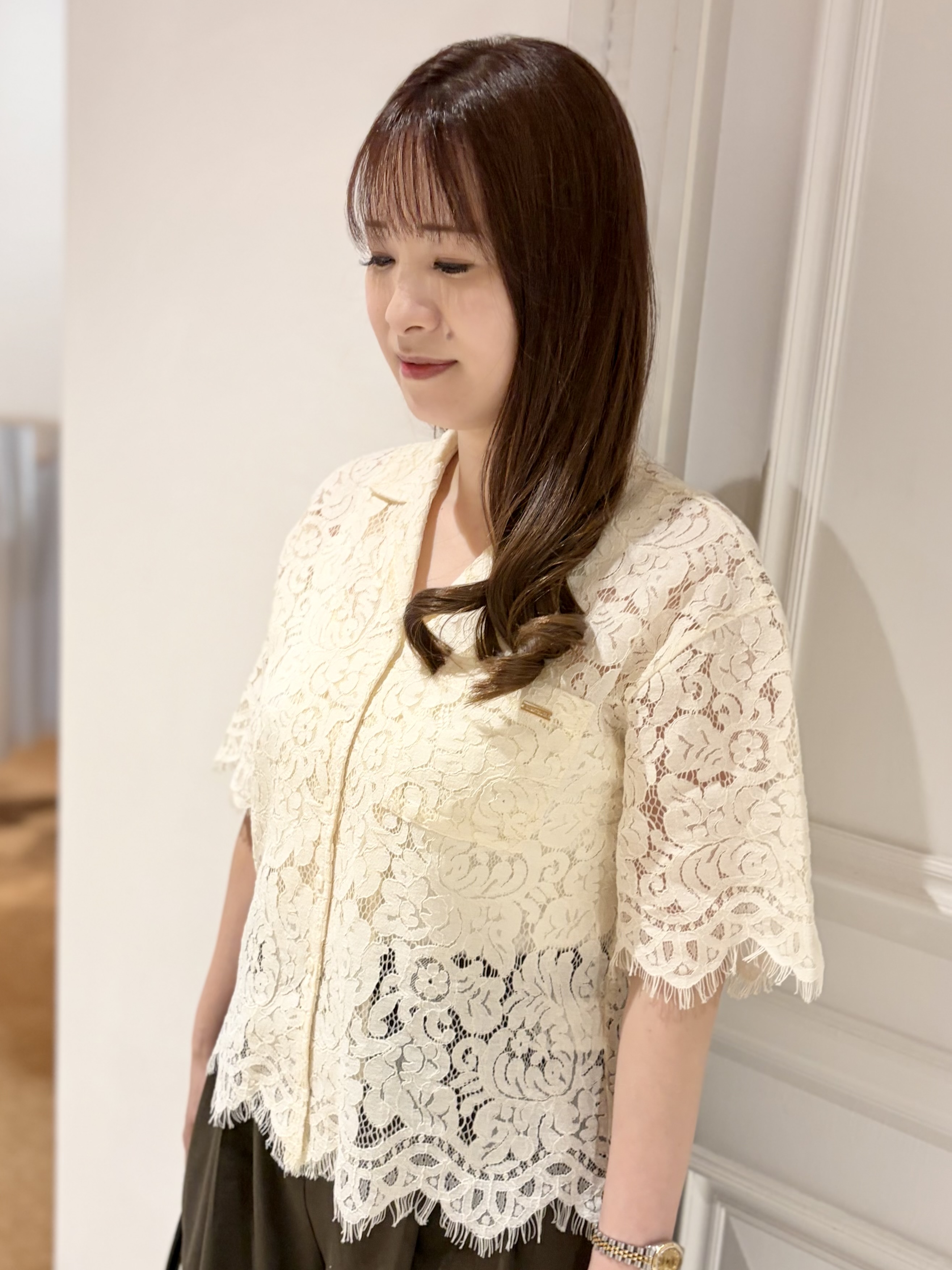 minowaさんの「DRESSTERIOR｜【ウォッシャブル/羽織りにも便利】シアーコードレースブラウス」を使ったコーディネート