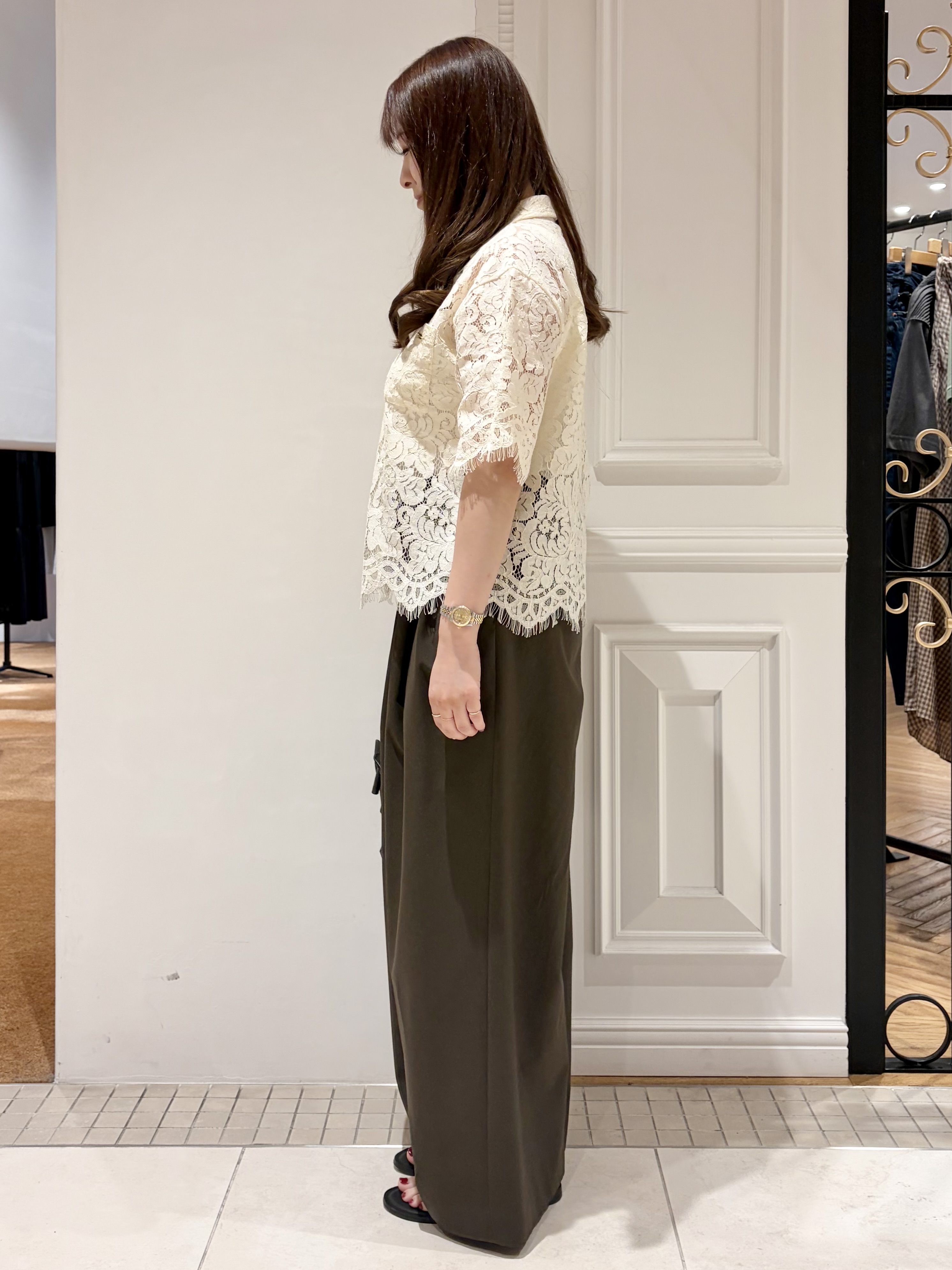 minowaさんの「DRESSTERIOR｜【ウォッシャブル/羽織りにも便利】シアーコードレースブラウス」を使ったコーディネート