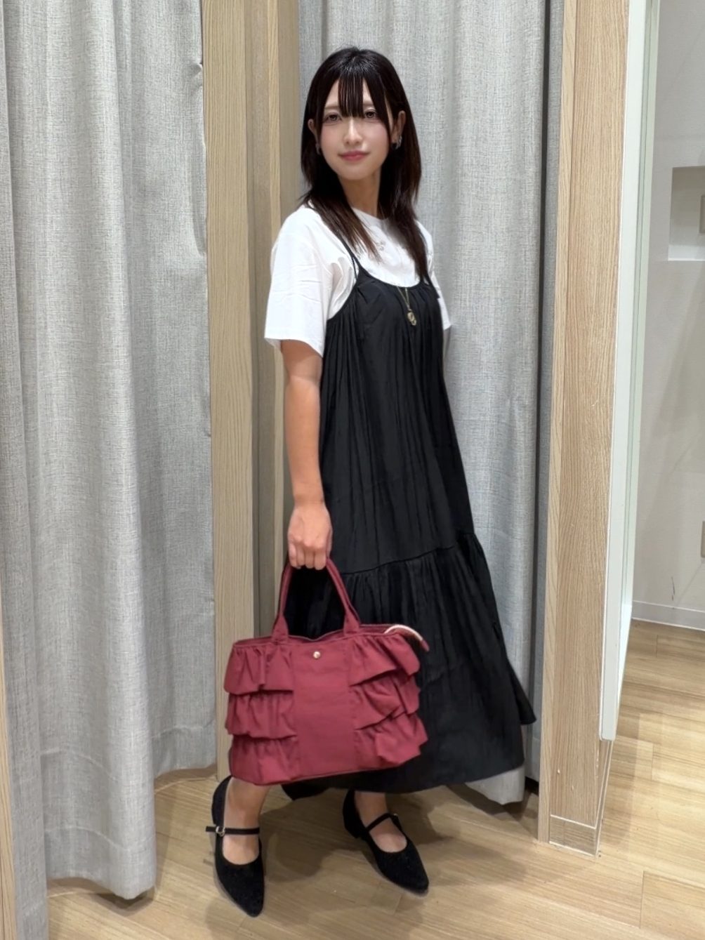 Fumikaさんの「grove｜フラワーモチーフスパンコールTシャツ」を使ったコーディネート