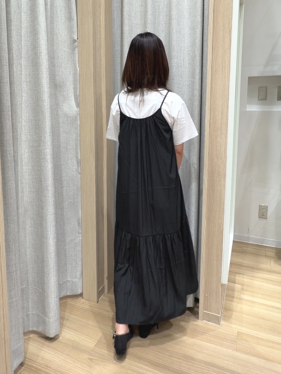 Fumikaさんの「grove｜フラワーモチーフスパンコールTシャツ」を使ったコーディネート