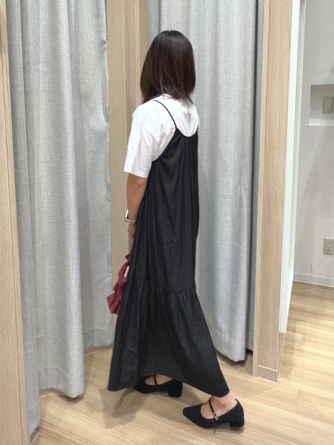 Fumikaさんの「grove｜フラワーモチーフスパンコールTシャツ」を使ったコーディネート
