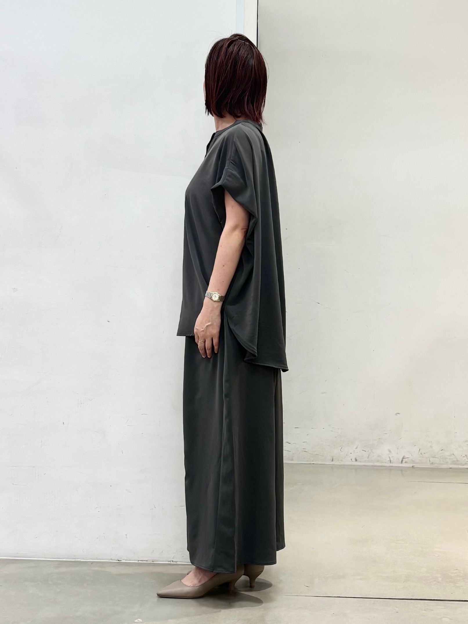 fujiさんの「THE SHOP TK｜【ひんやり/遮熱/セットアップ可】やみつきになる とろみバンドカラーブラウス」を使ったコーディネート
