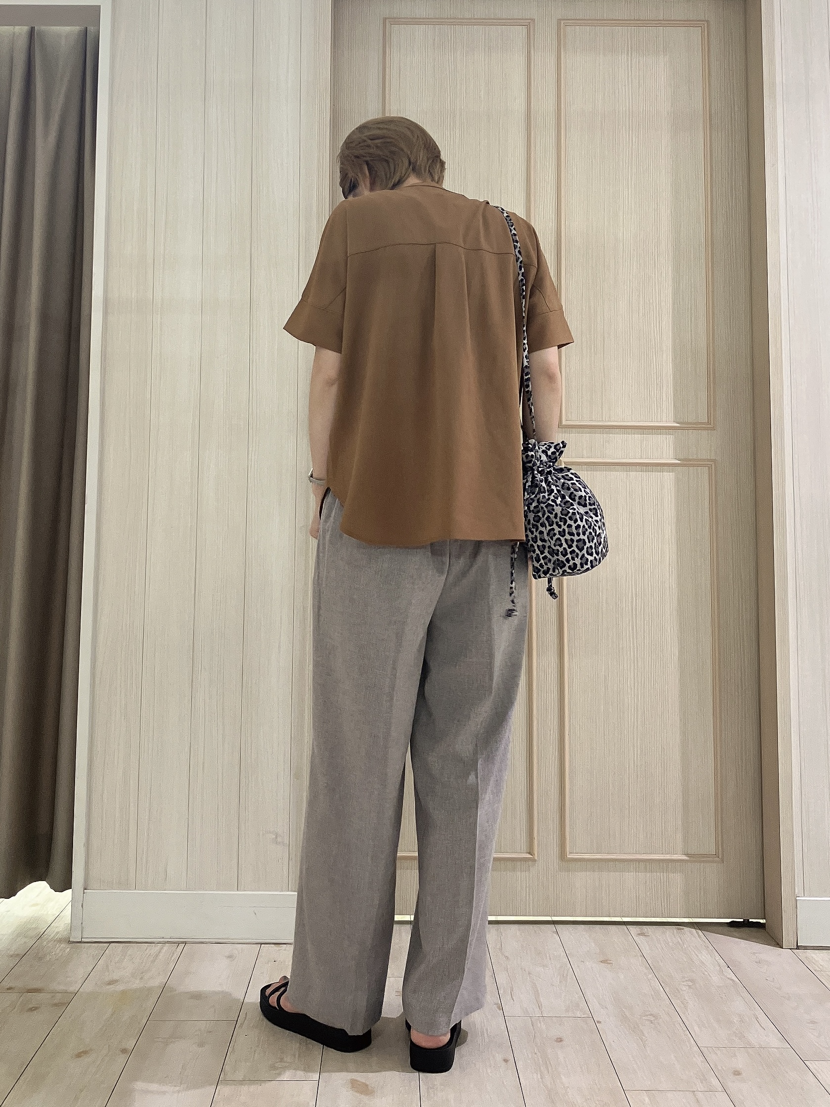 Turnerさんの「SHOO･LA･RUE｜【洗濯後しわになりにくい/ひんやり/UV/吸水速乾】Wポケットが目を引く オンオフ使えるスキッパーブ」を使ったコーディネート