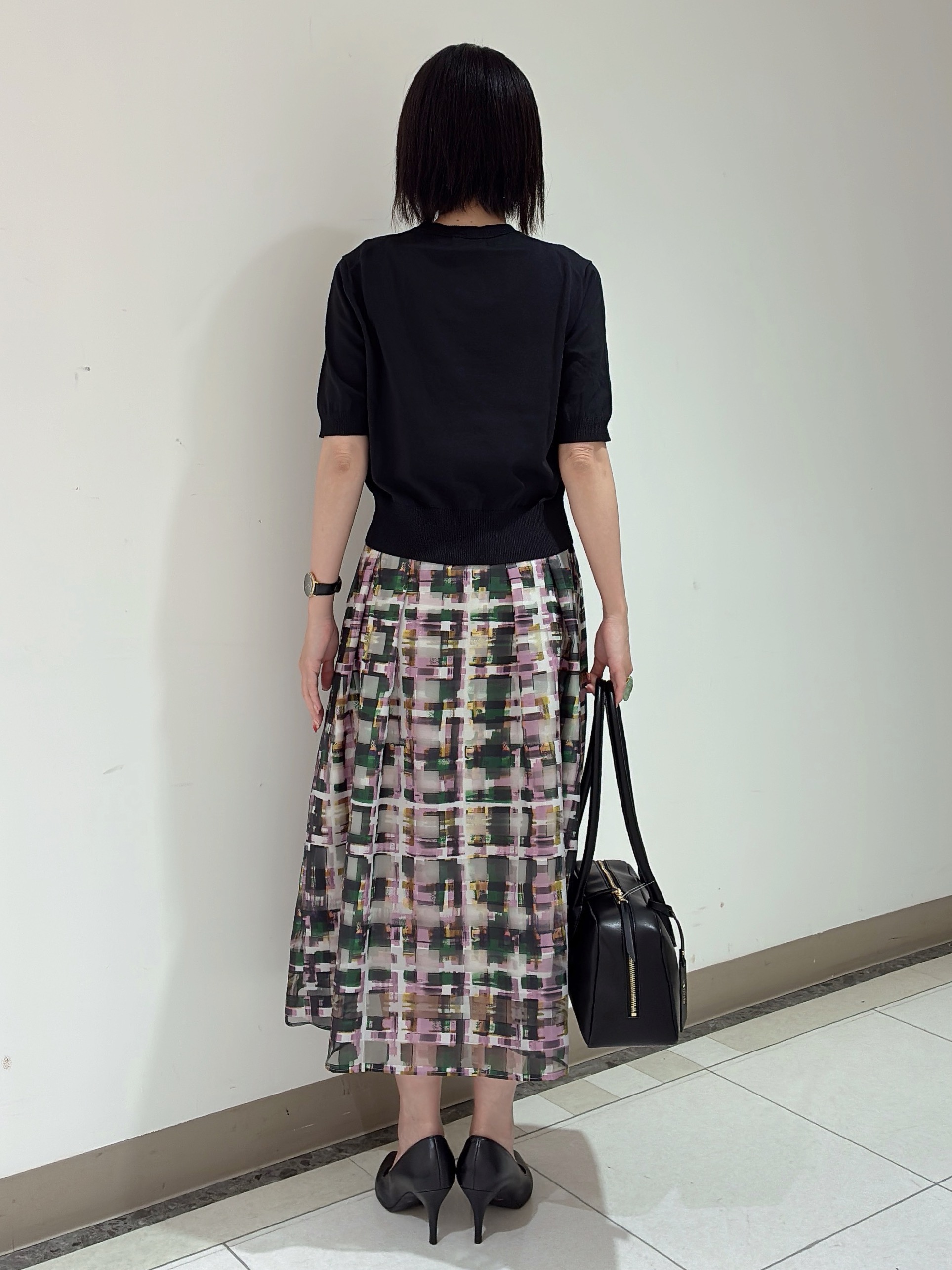 環さんの「UNTITLED｜【すっきりコンパクト】ドライタッチ5分袖カーディガン」を使ったコーディネート