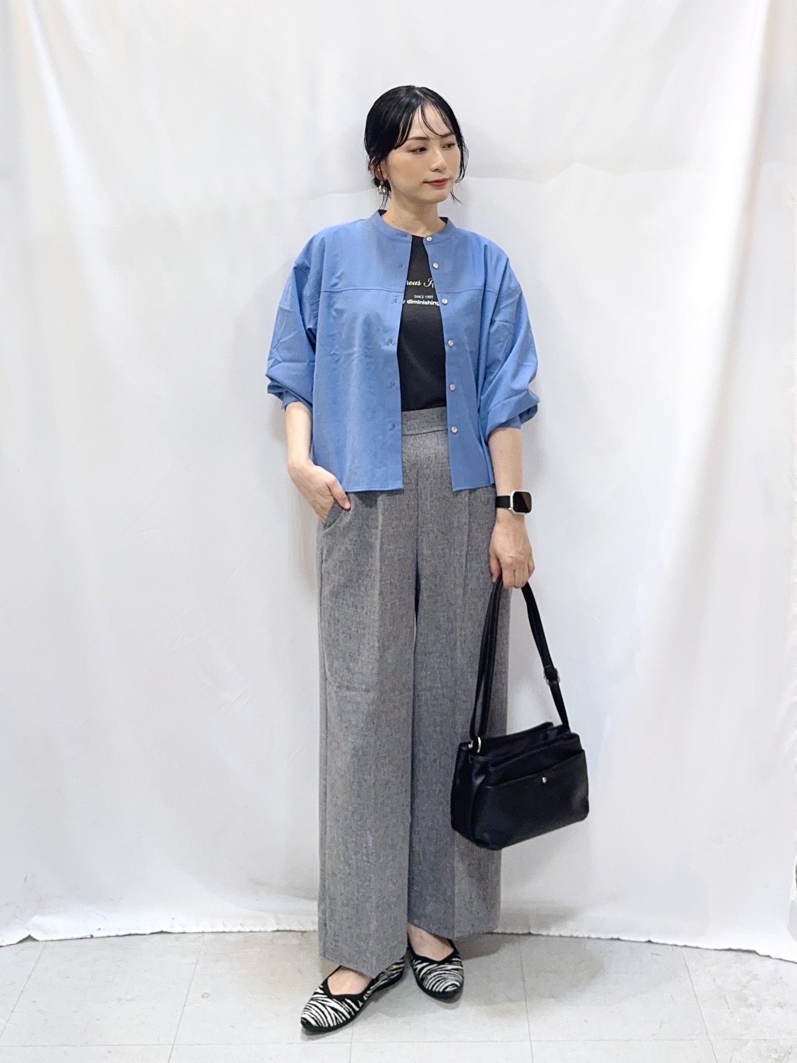𝐇𝐢𝐫𝐨𝐦𝐢さんの「SHOO･LA･RUE｜【通気性〇/S-LL/洗濯機可】さらりノーカラーシャツ」を使ったコーディネート